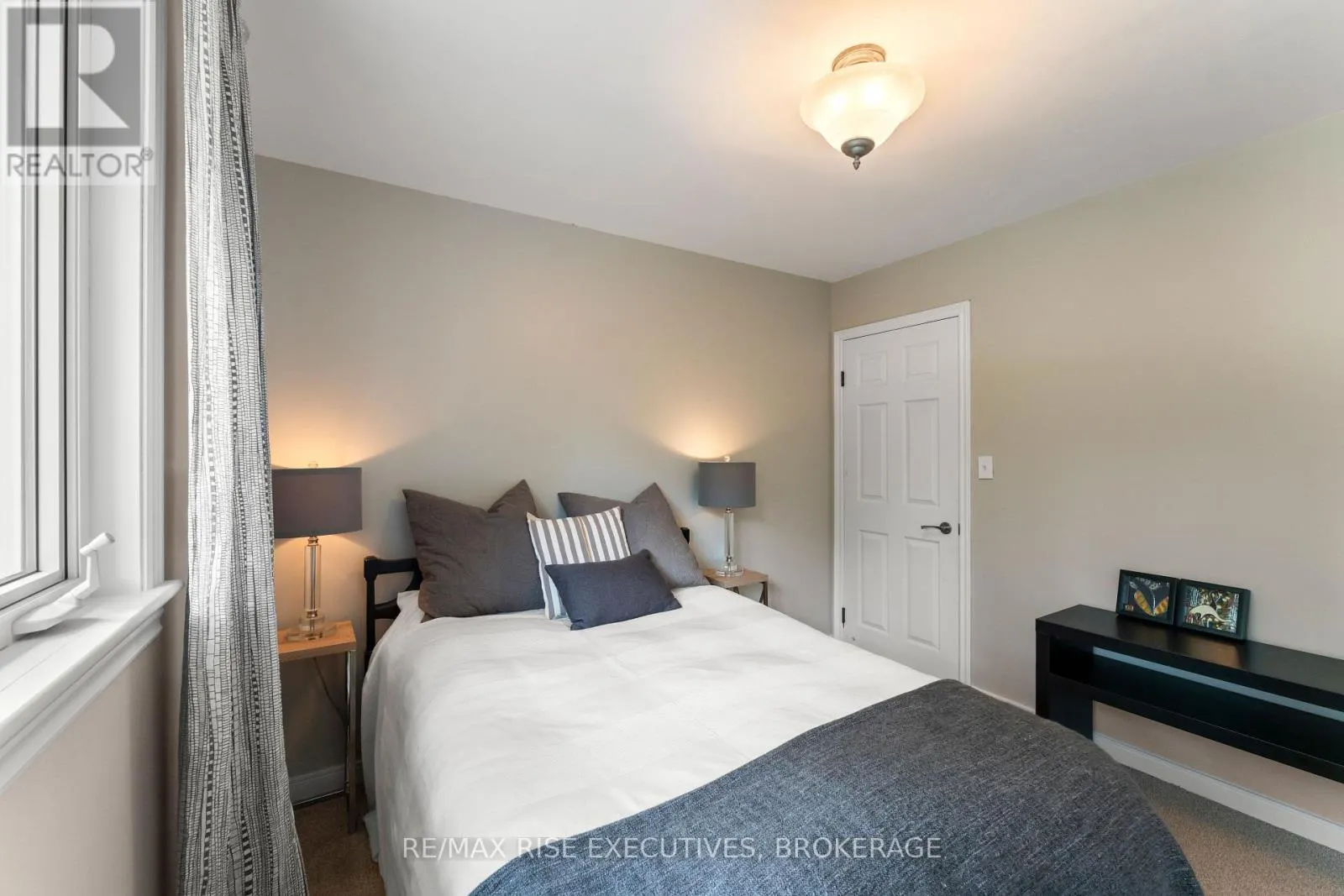 115 FAIRWAY HILL CRESCENT