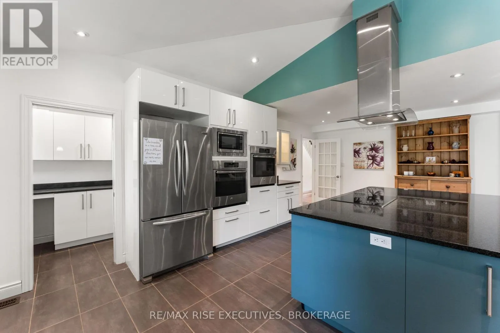 115 FAIRWAY HILL CRESCENT