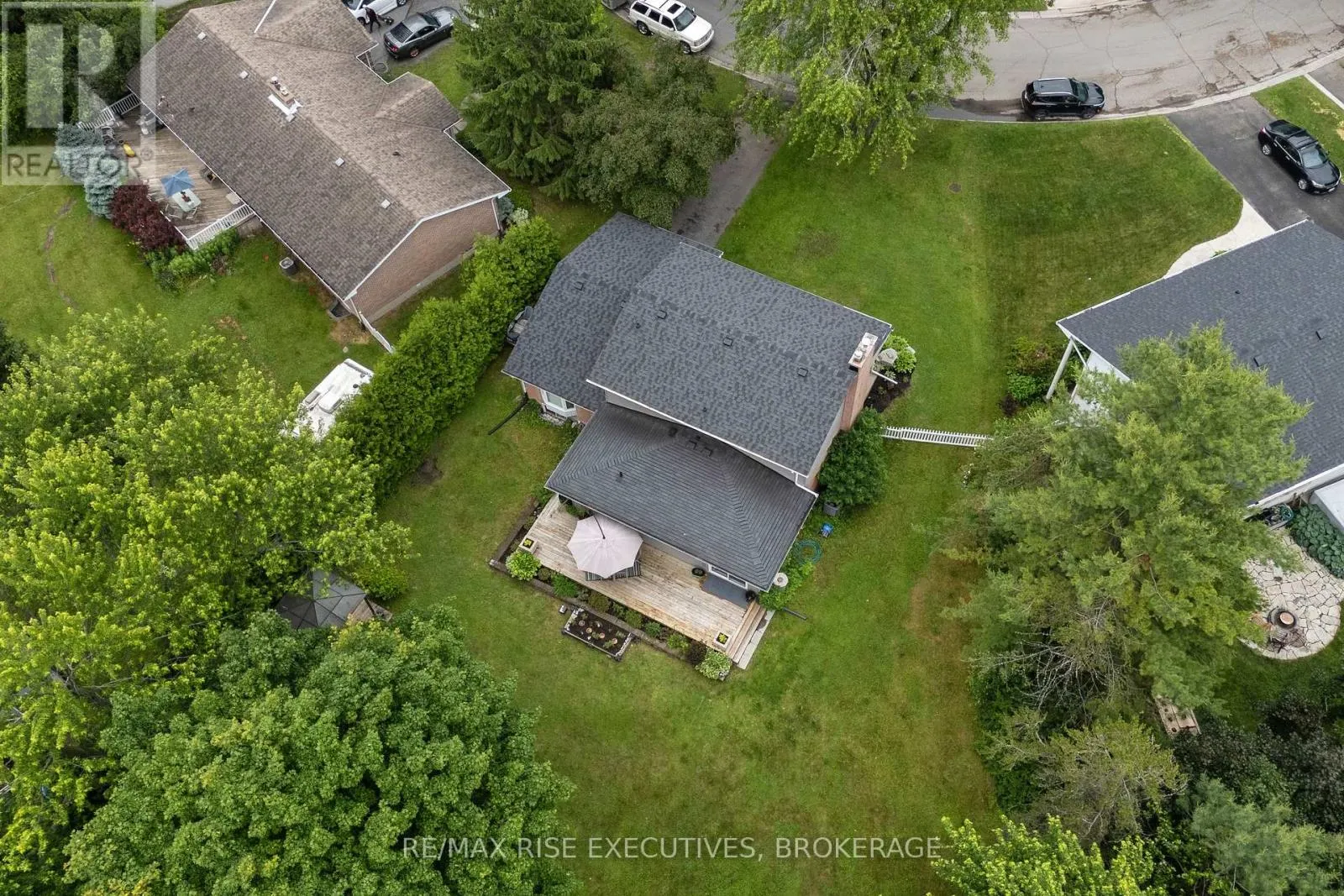 115 FAIRWAY HILL CRESCENT