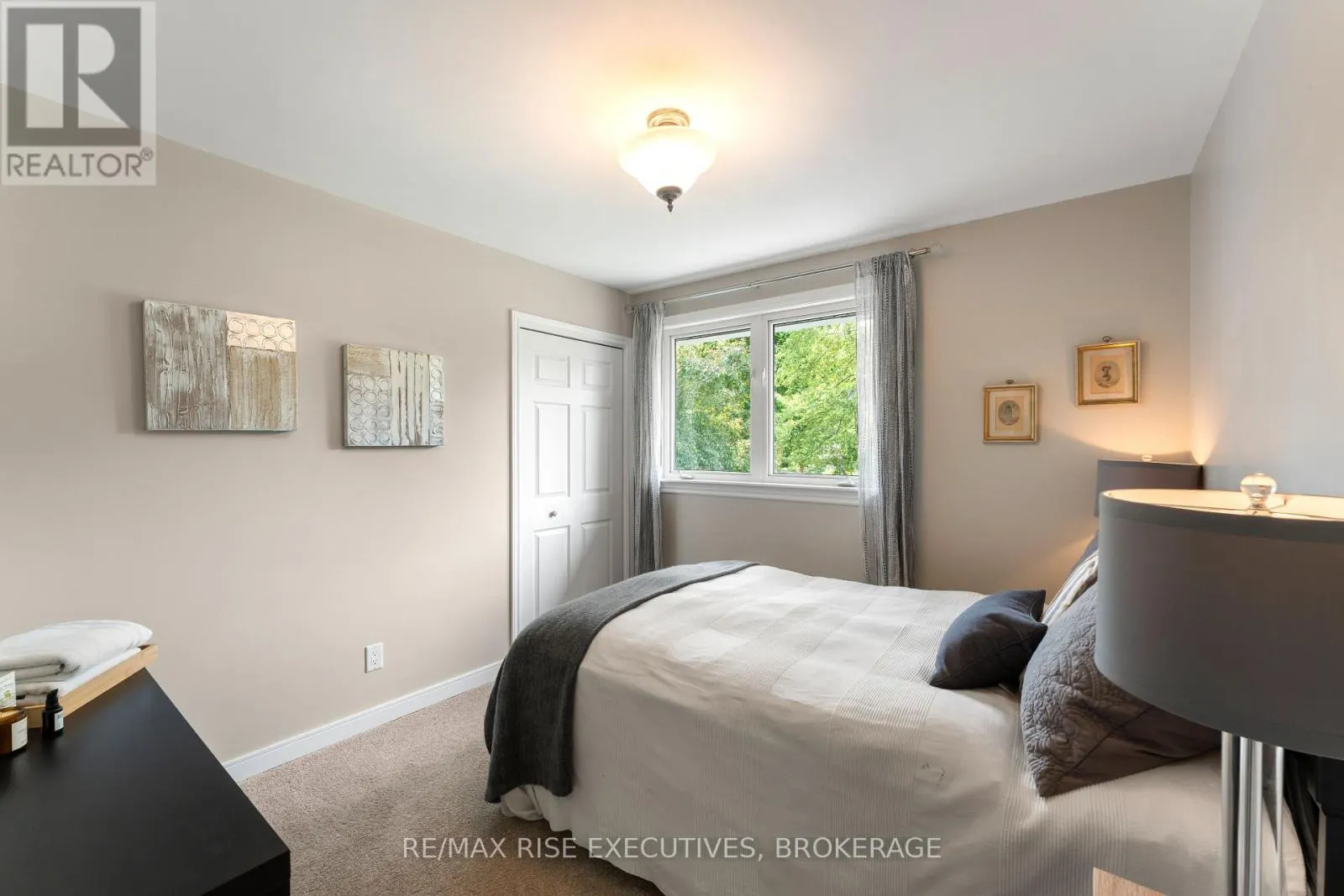 115 FAIRWAY HILL CRESCENT