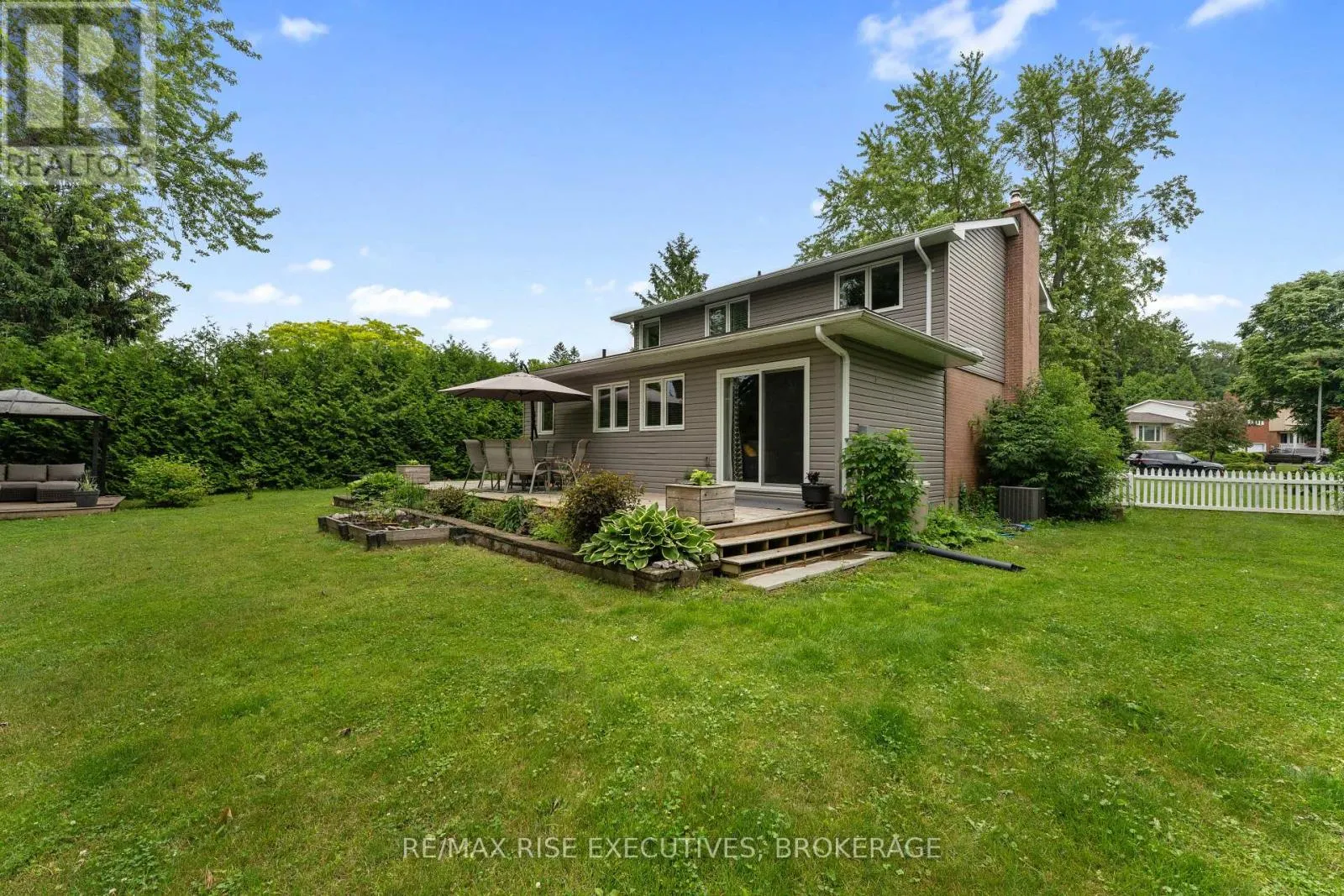 115 FAIRWAY HILL CRESCENT