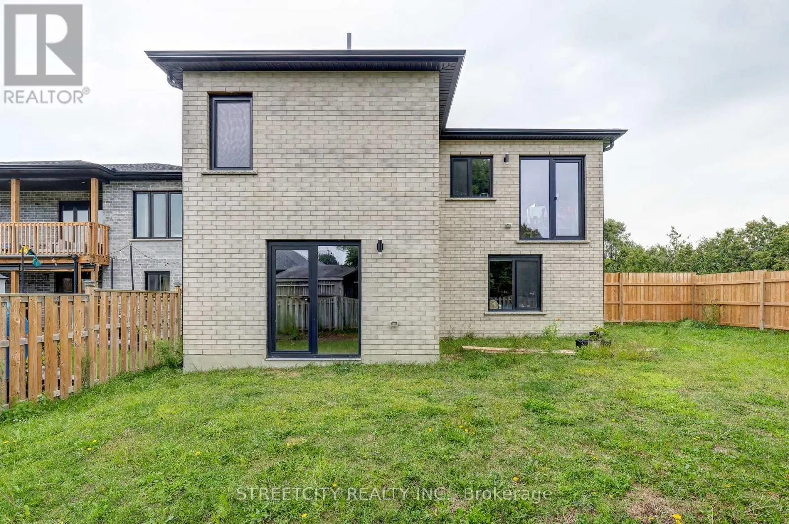 42 ALEXANDER CIRCLE