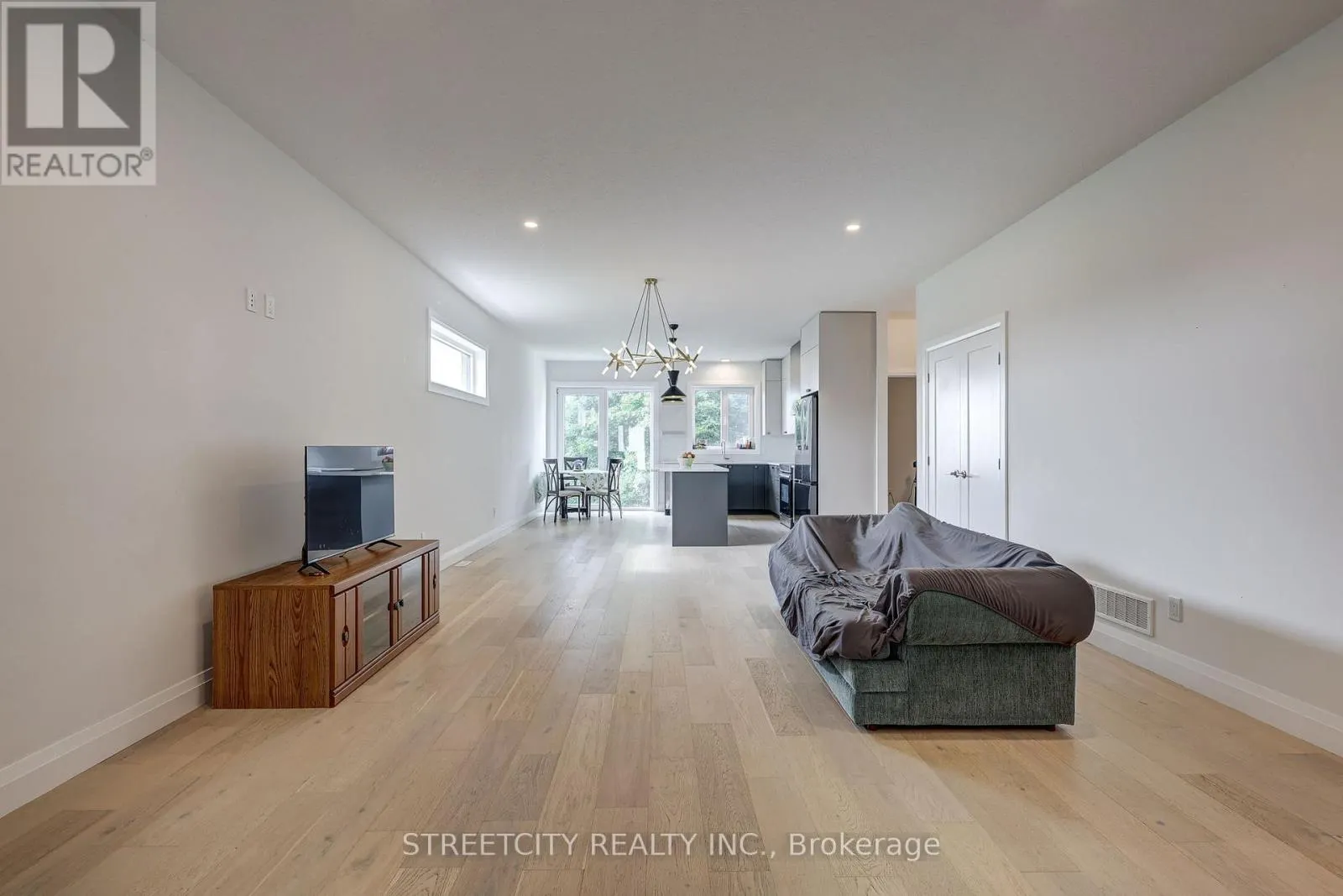 42 ALEXANDER CIRCLE