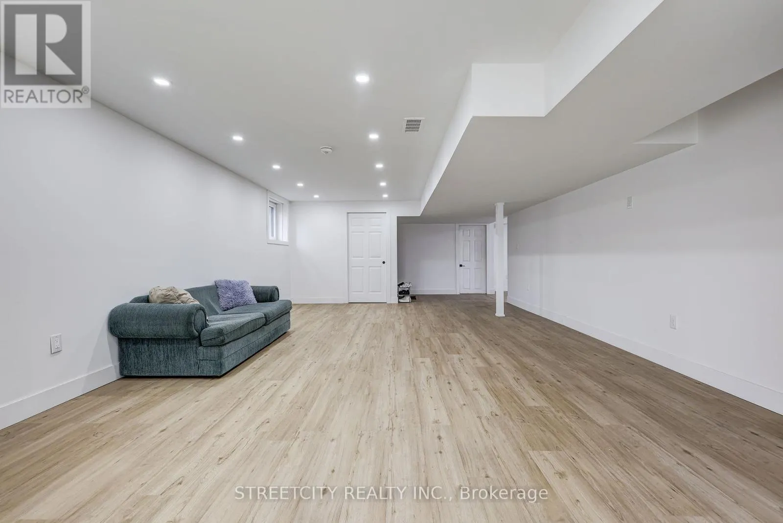 42 ALEXANDER CIRCLE
