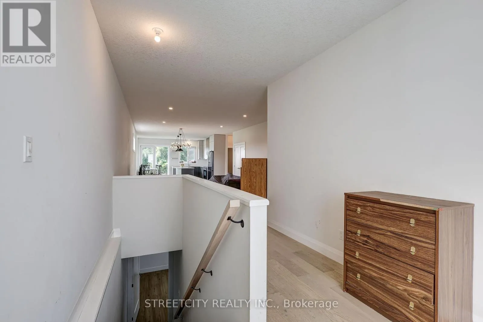 42 ALEXANDER CIRCLE