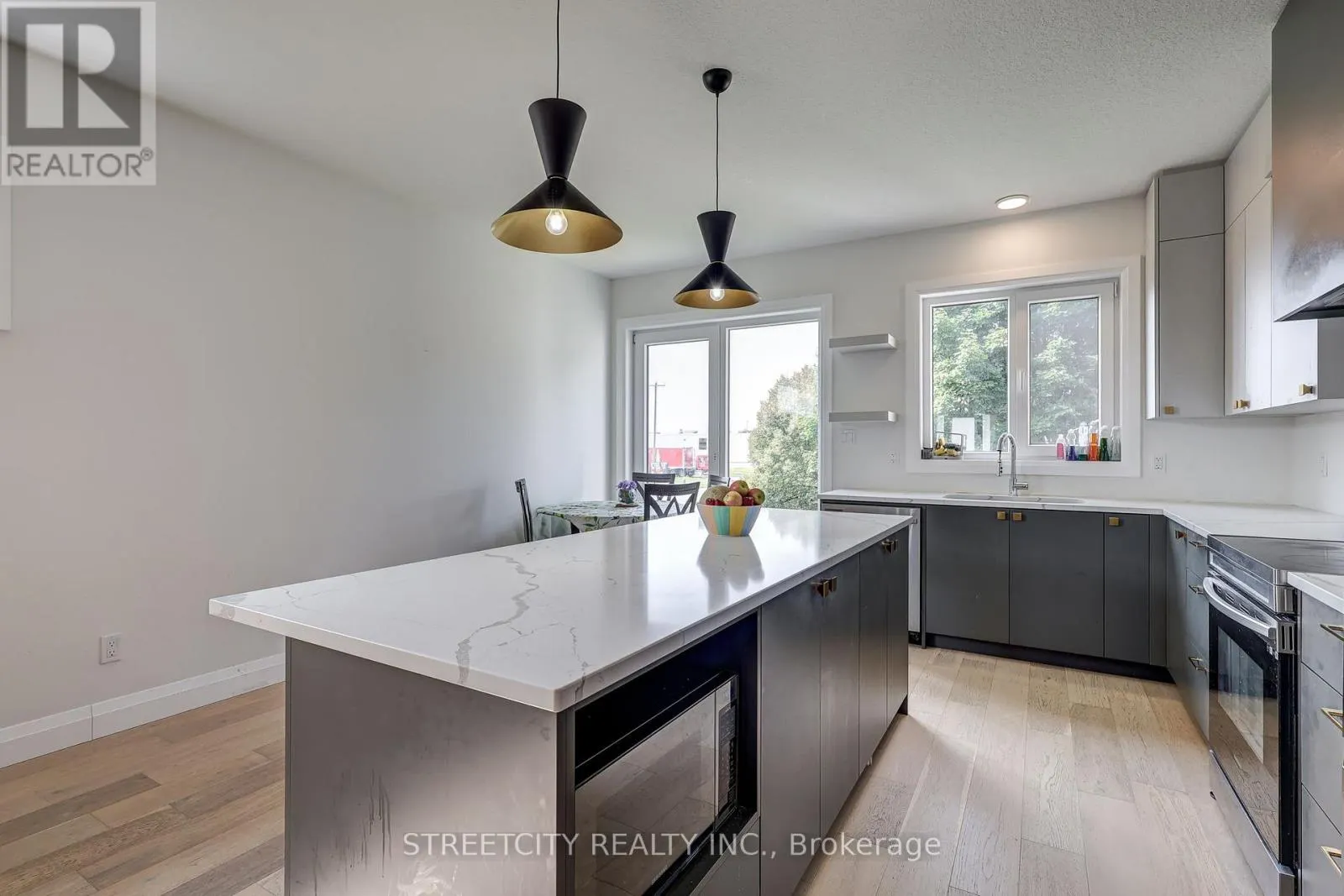 42 ALEXANDER CIRCLE