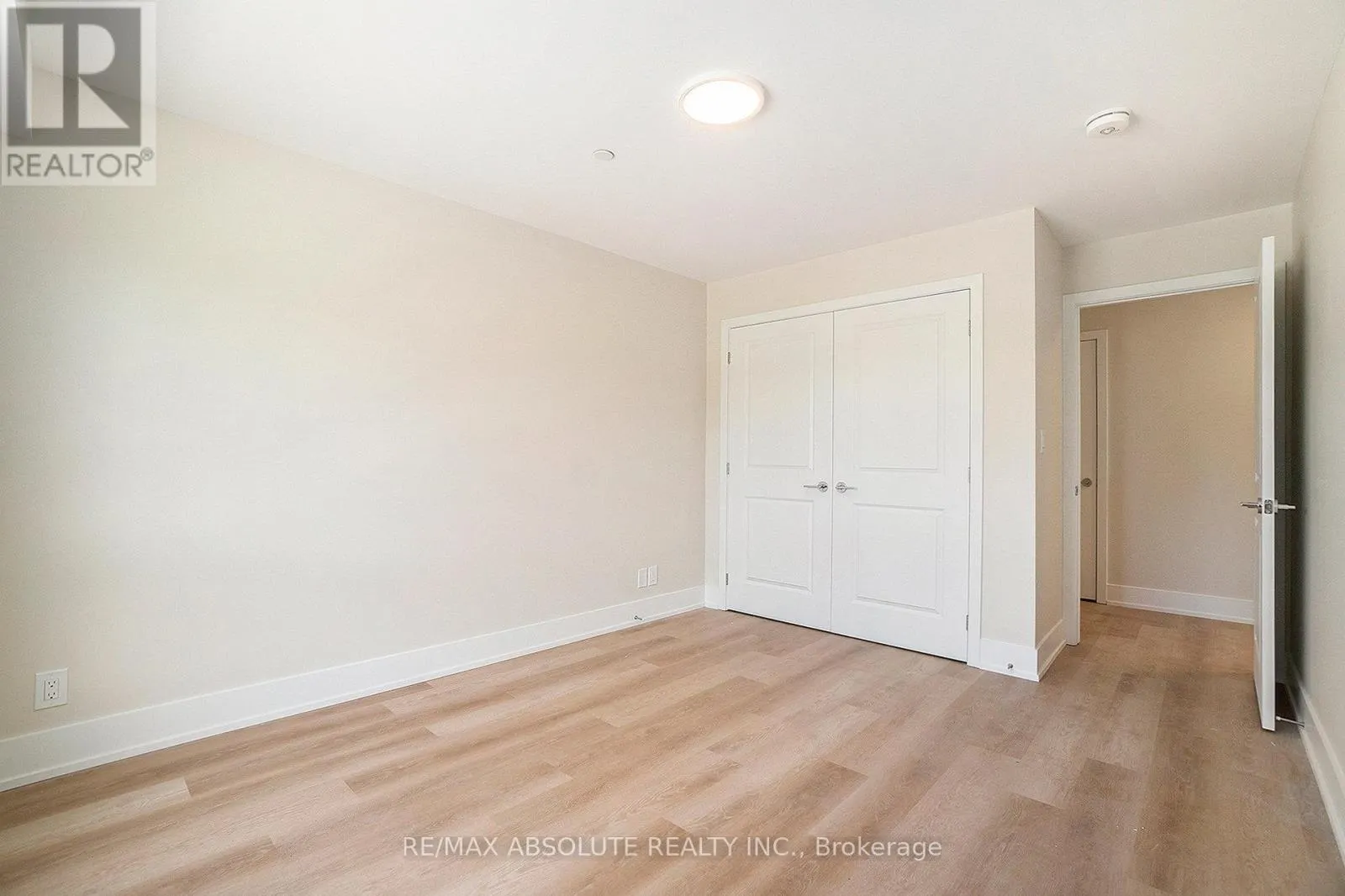 102 - 12 THOMAS STREET S