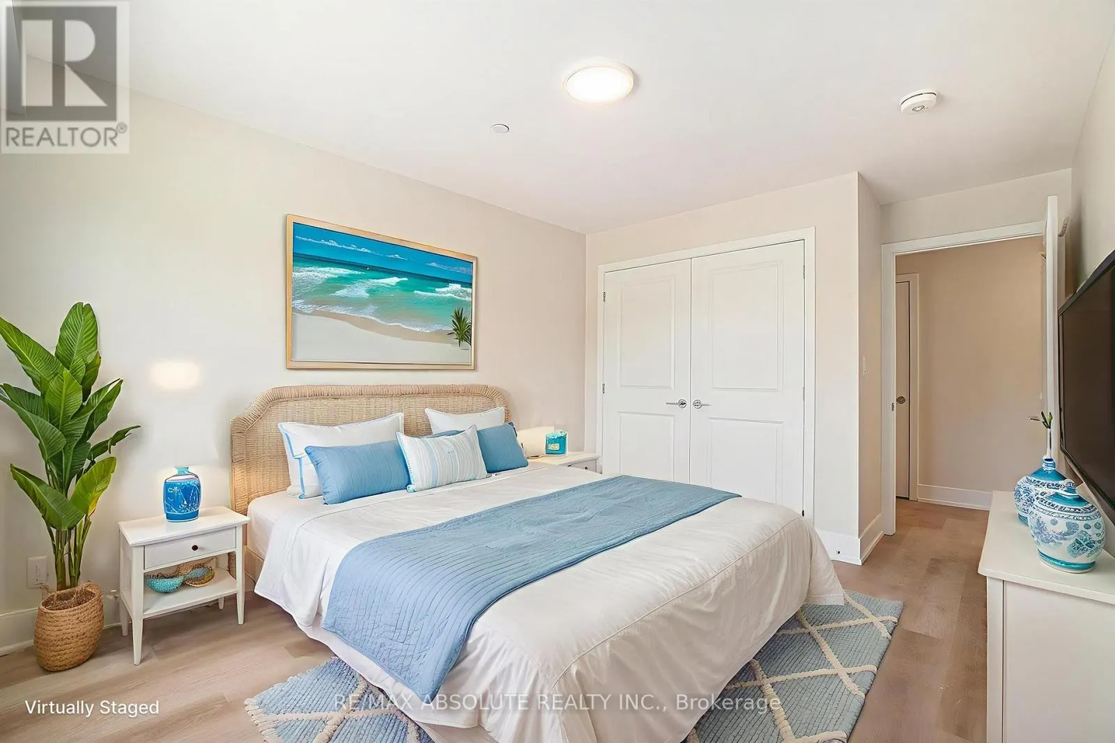 102 - 12 THOMAS STREET S