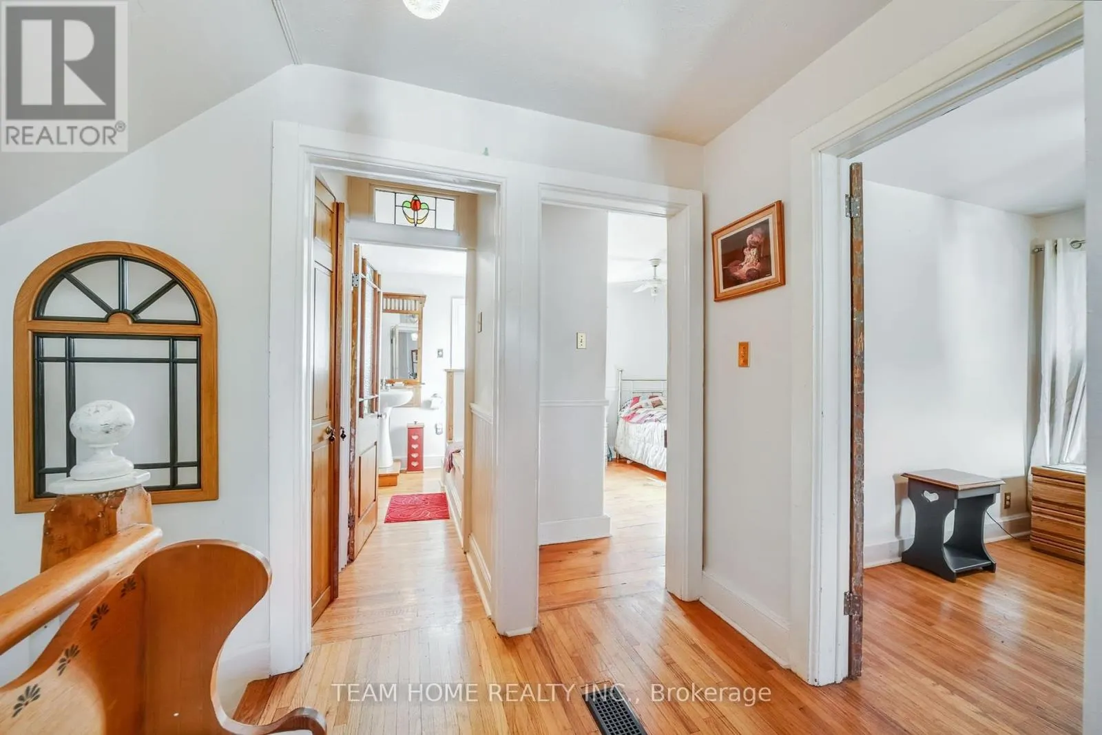 3 DUNDAS STREET E