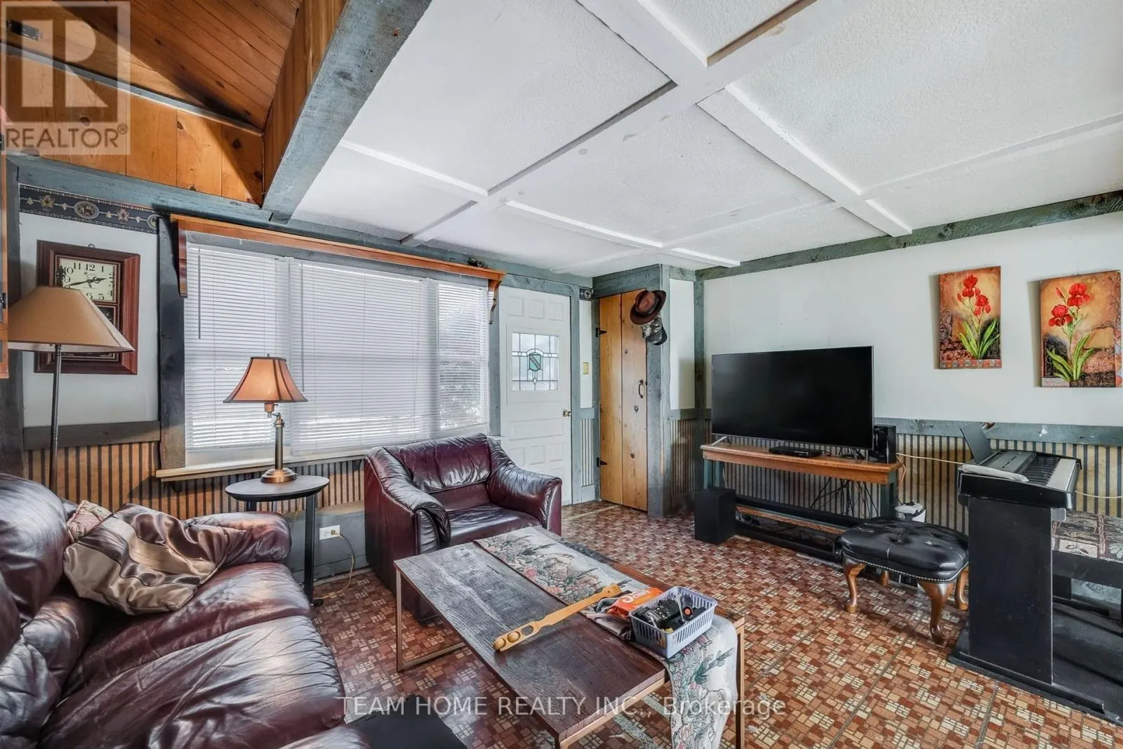 3 DUNDAS STREET E