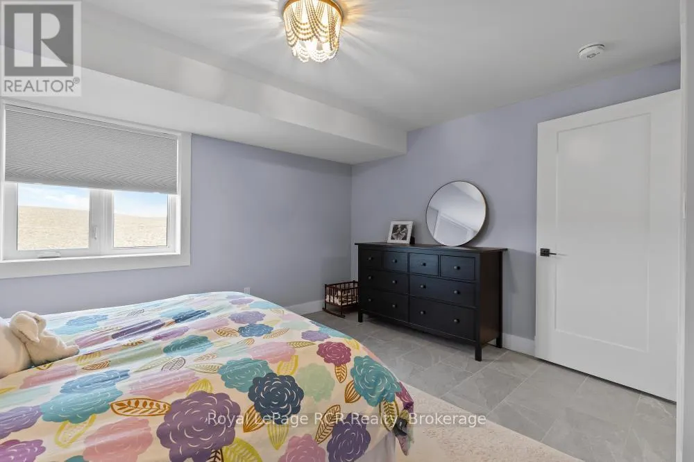 13 JONATHAN CRESCENT