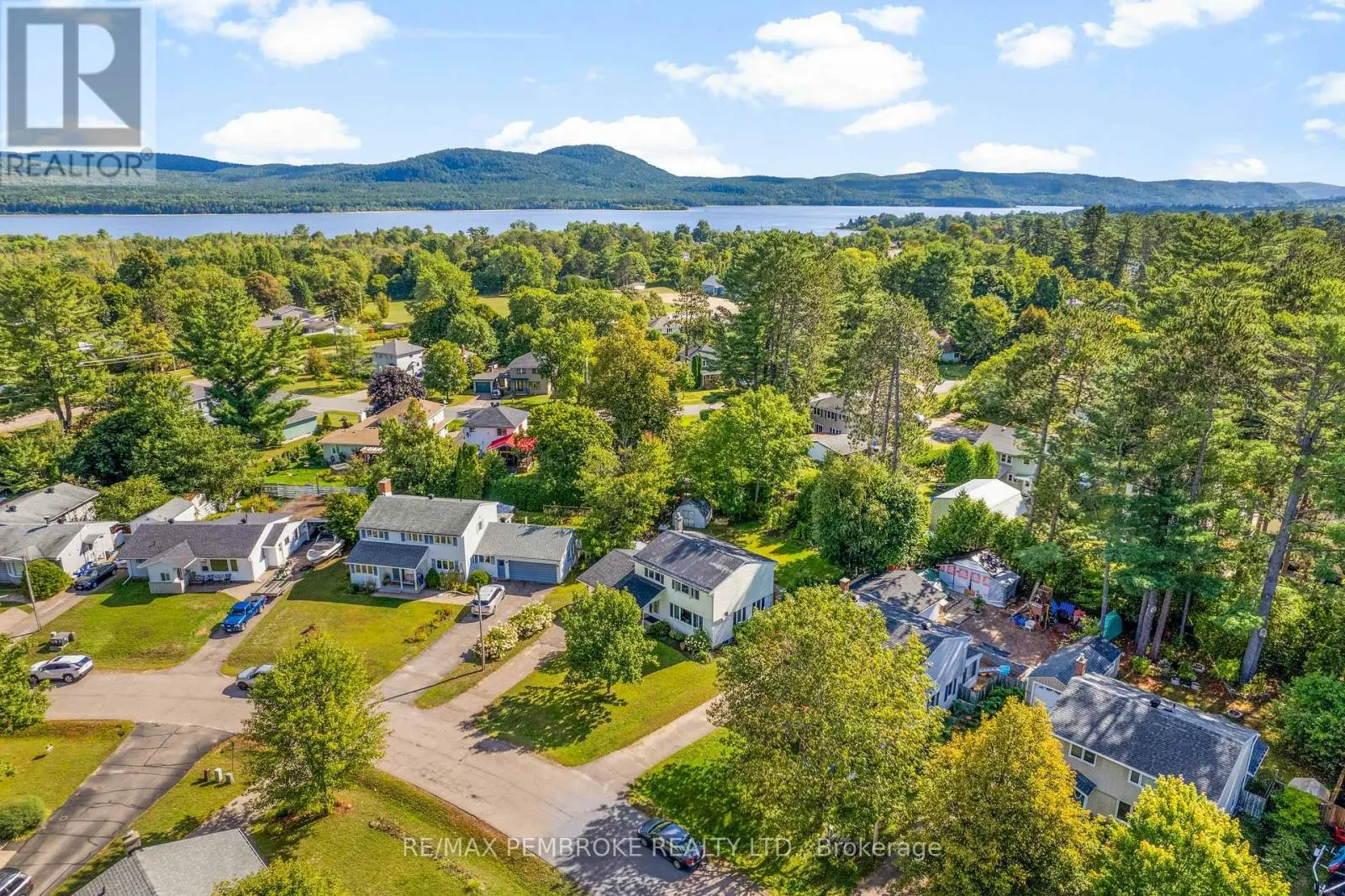 11 FRONTENAC CRESCENT