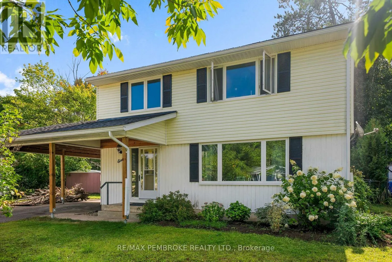 11 FRONTENAC CRESCENT
