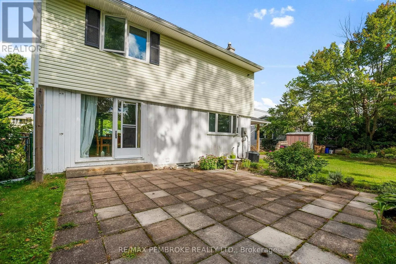 11 FRONTENAC CRESCENT