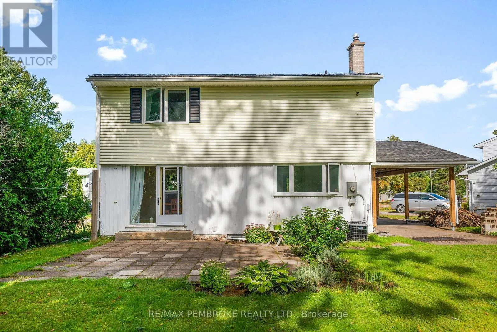 11 FRONTENAC CRESCENT