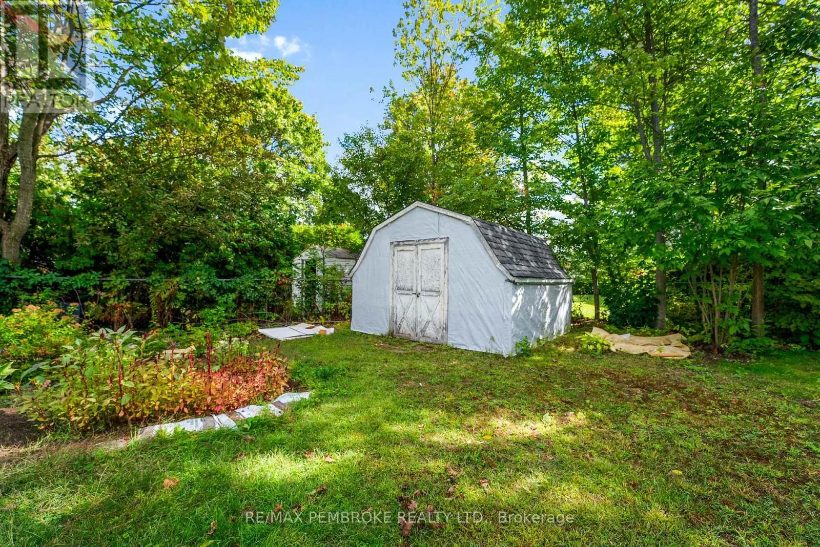 11 FRONTENAC CRESCENT