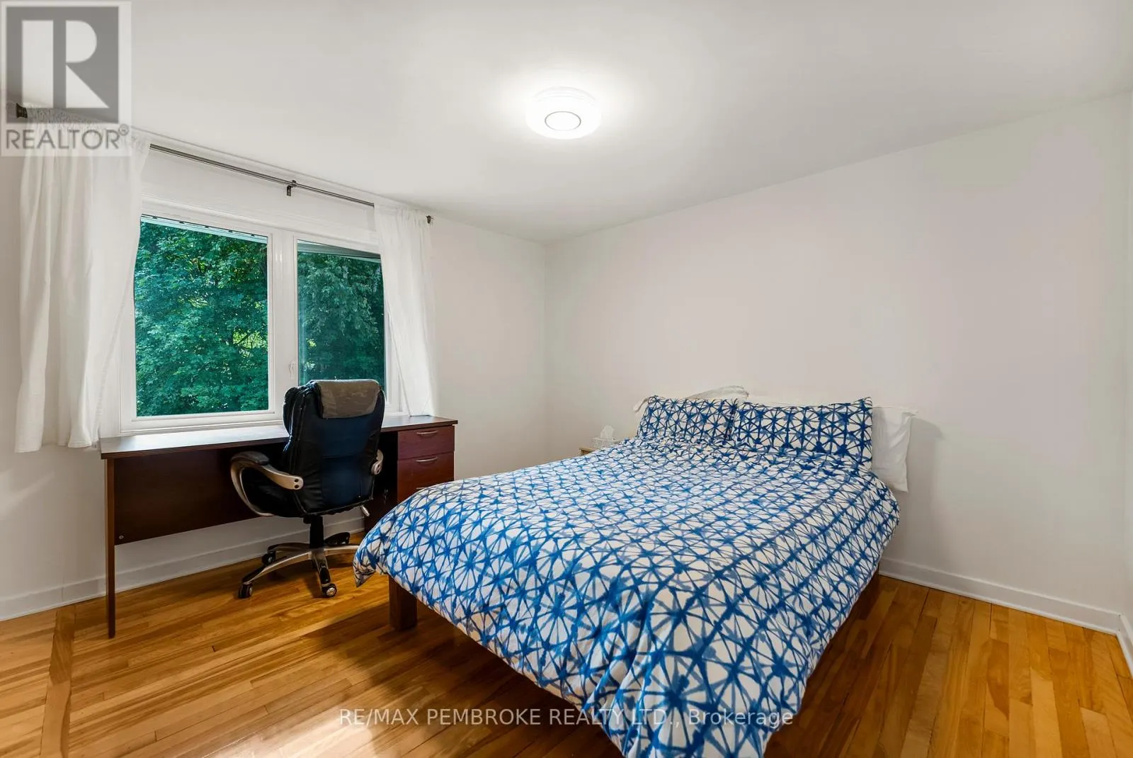 11 FRONTENAC CRESCENT