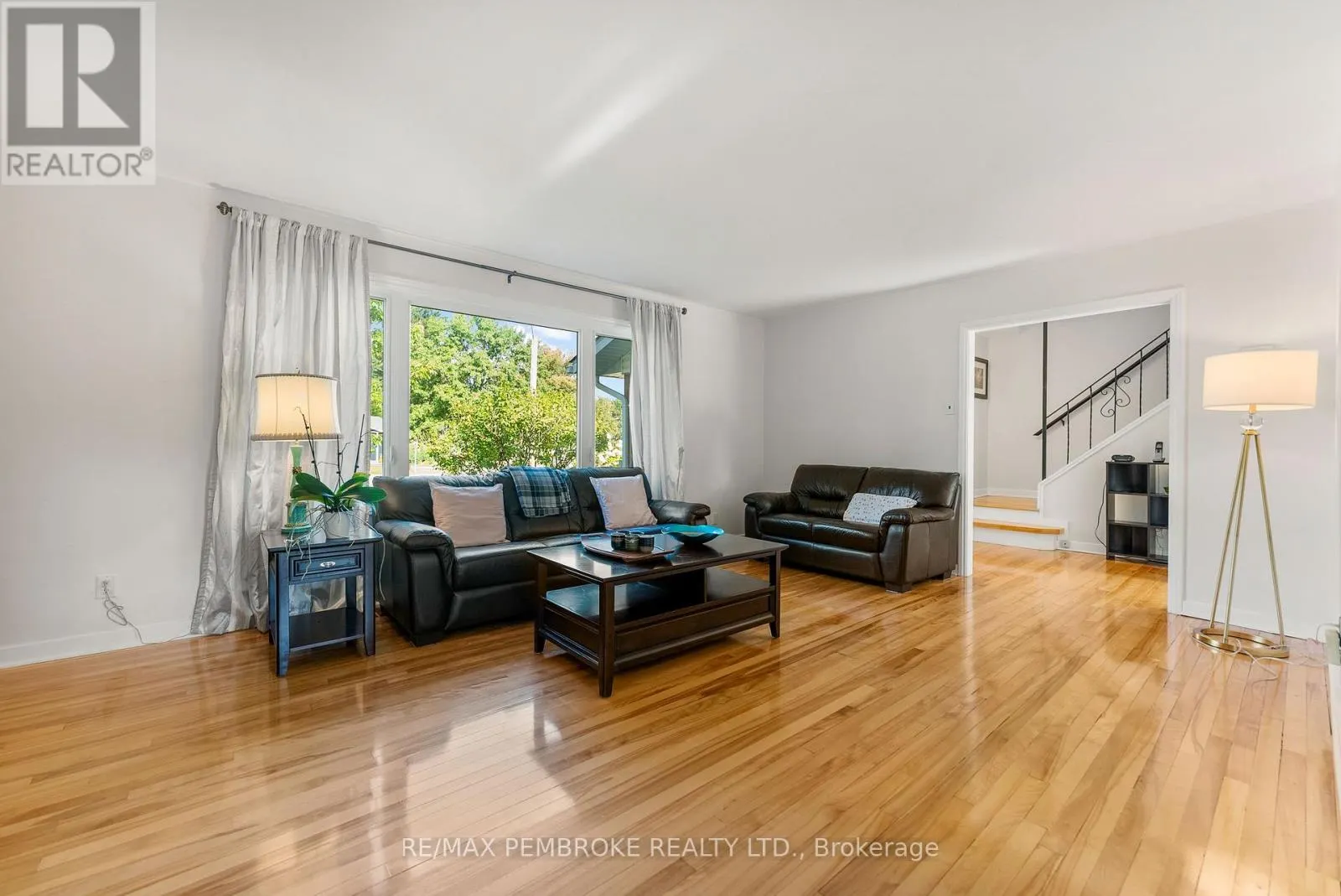 11 FRONTENAC CRESCENT