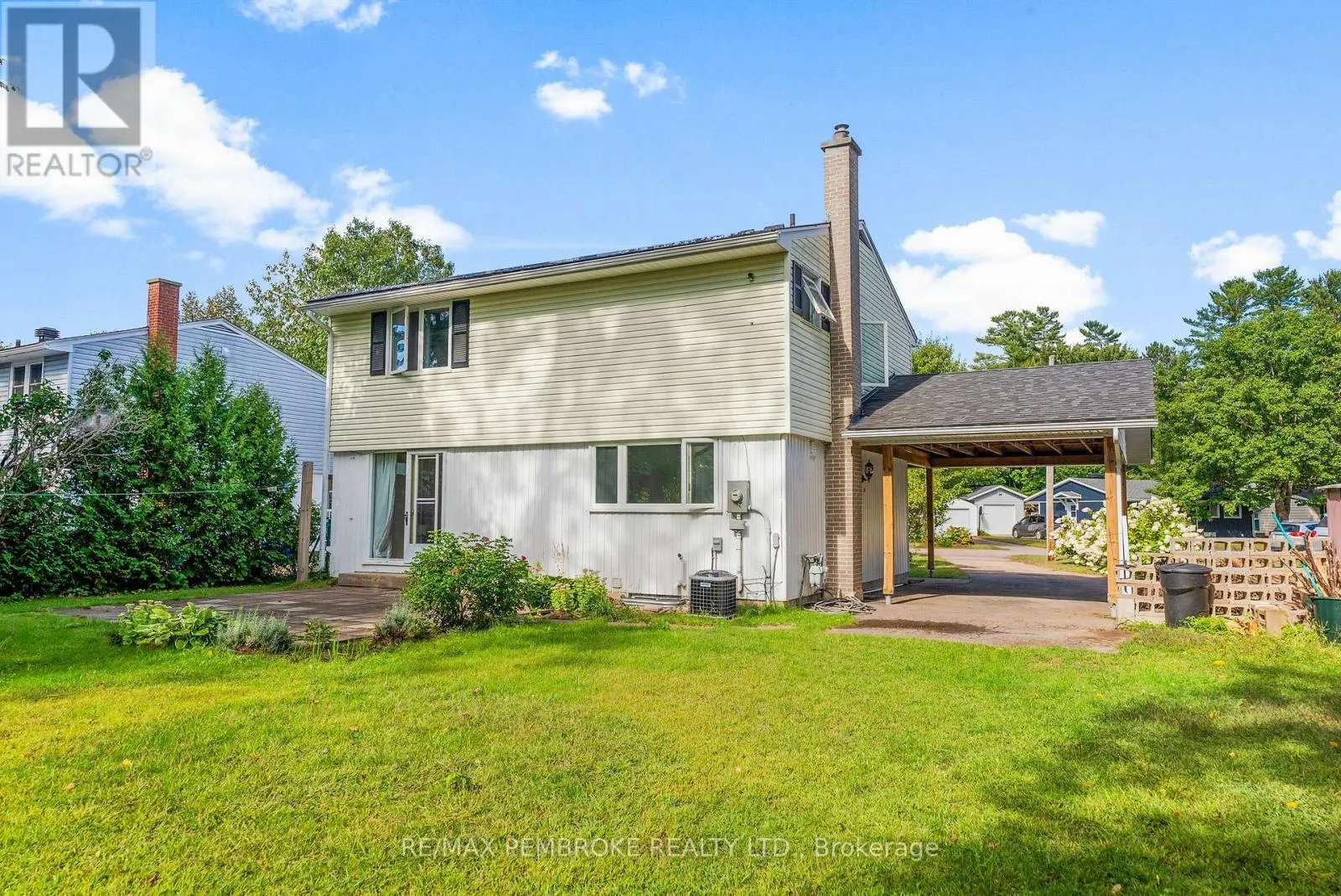11 FRONTENAC CRESCENT