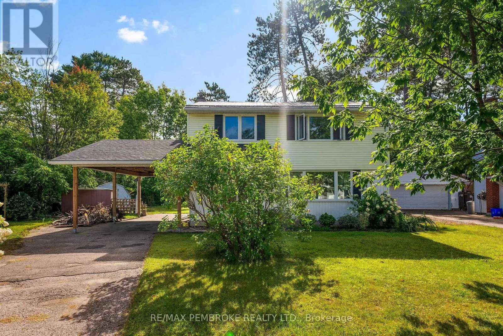 11 FRONTENAC CRESCENT