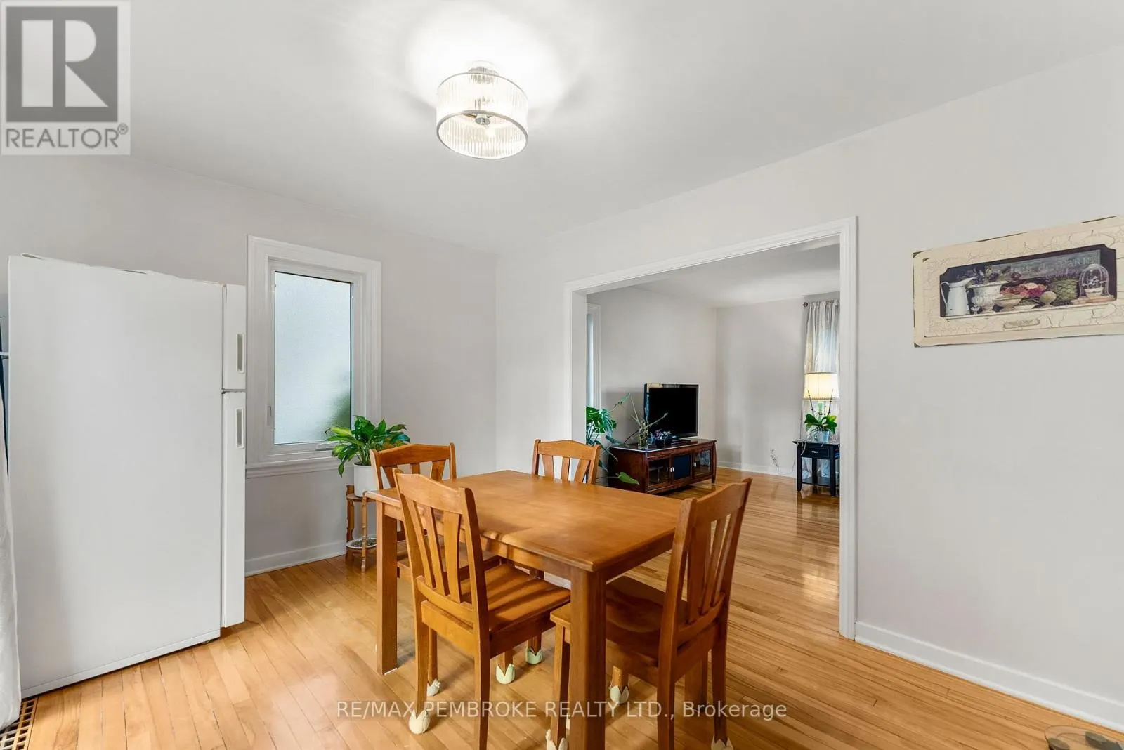 11 FRONTENAC CRESCENT