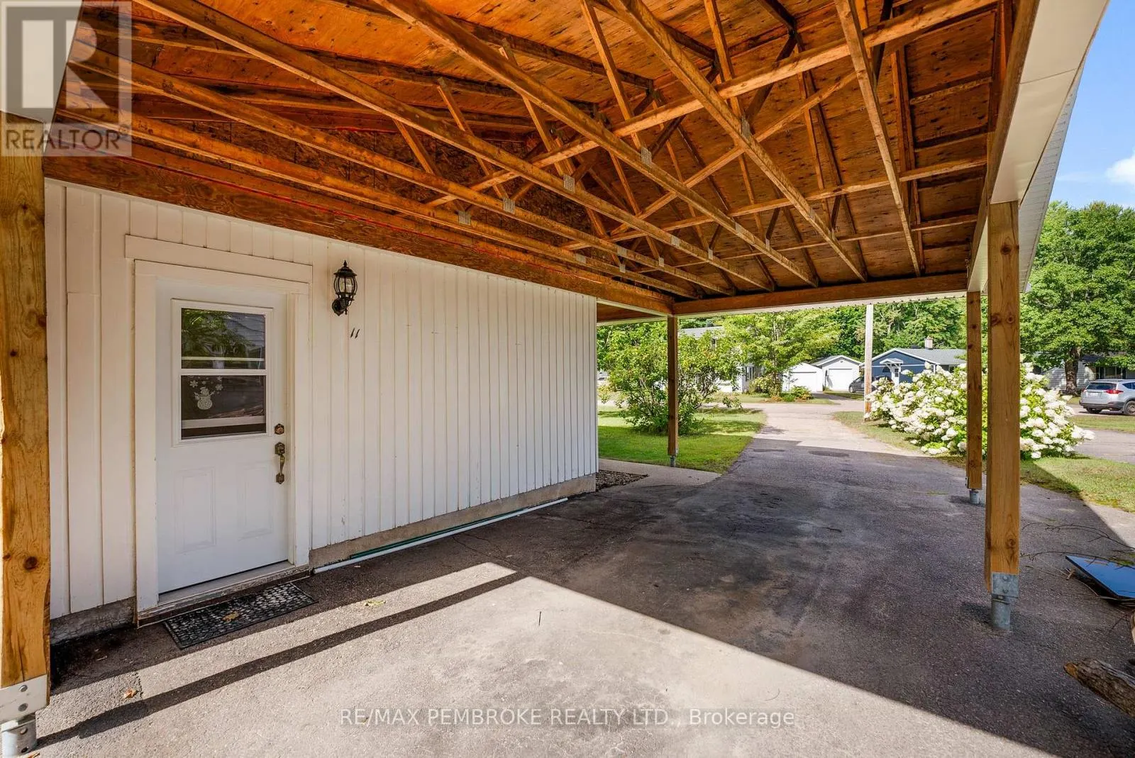 11 FRONTENAC CRESCENT