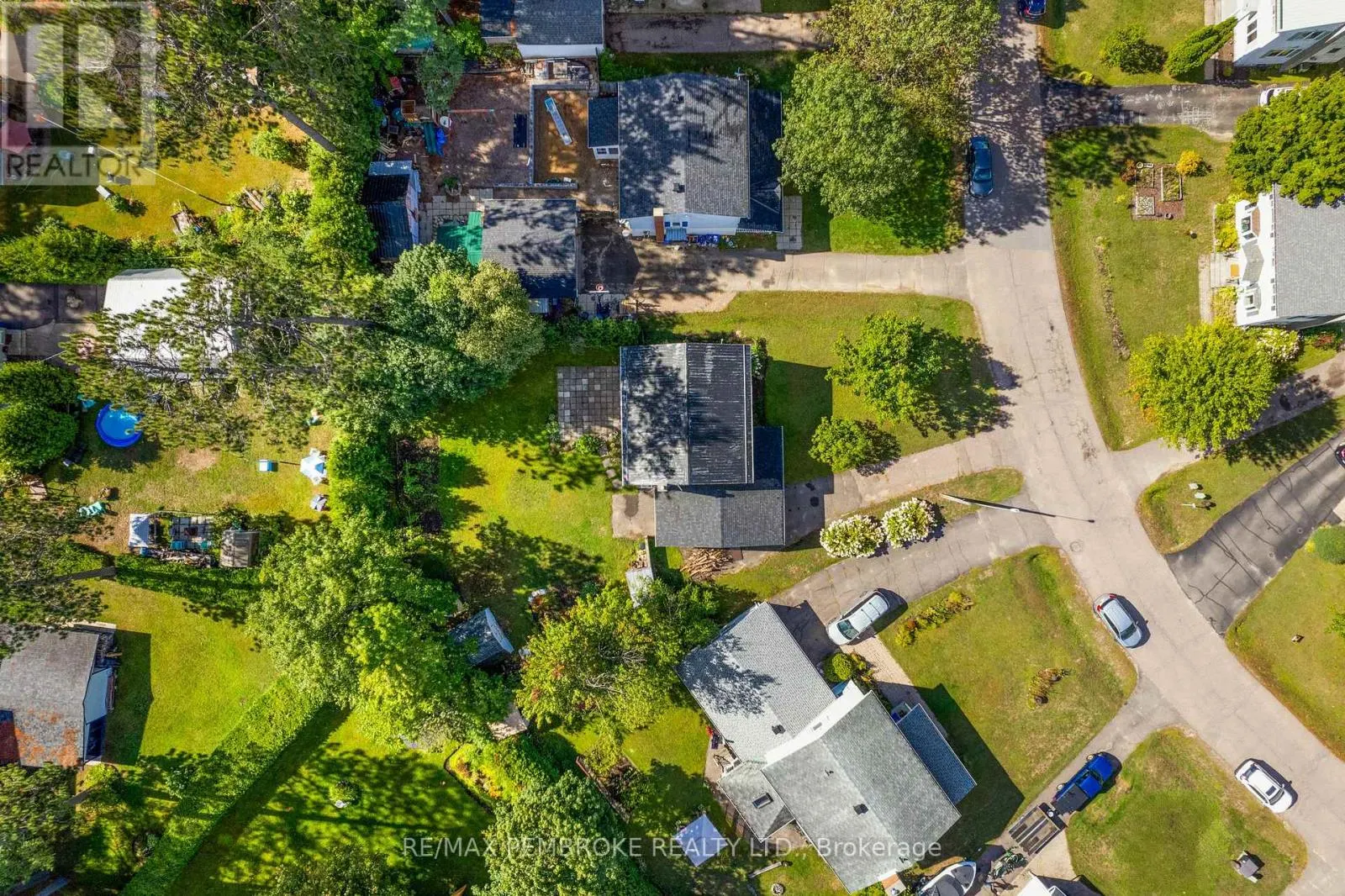 11 FRONTENAC CRESCENT