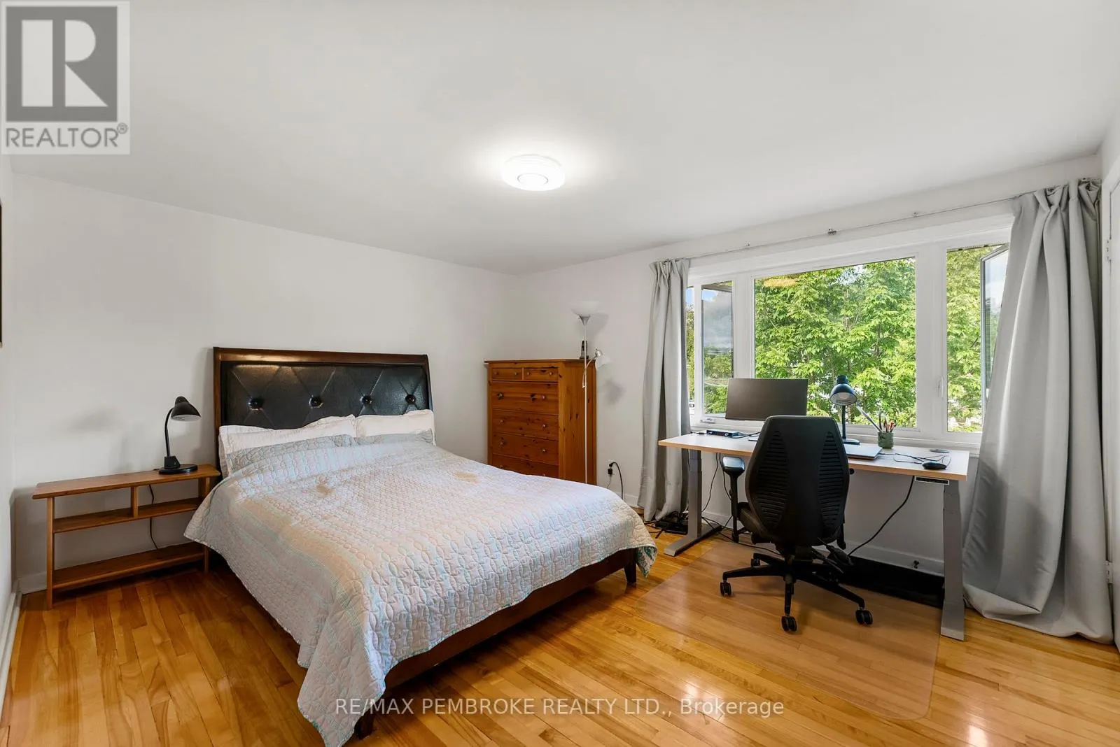 11 FRONTENAC CRESCENT