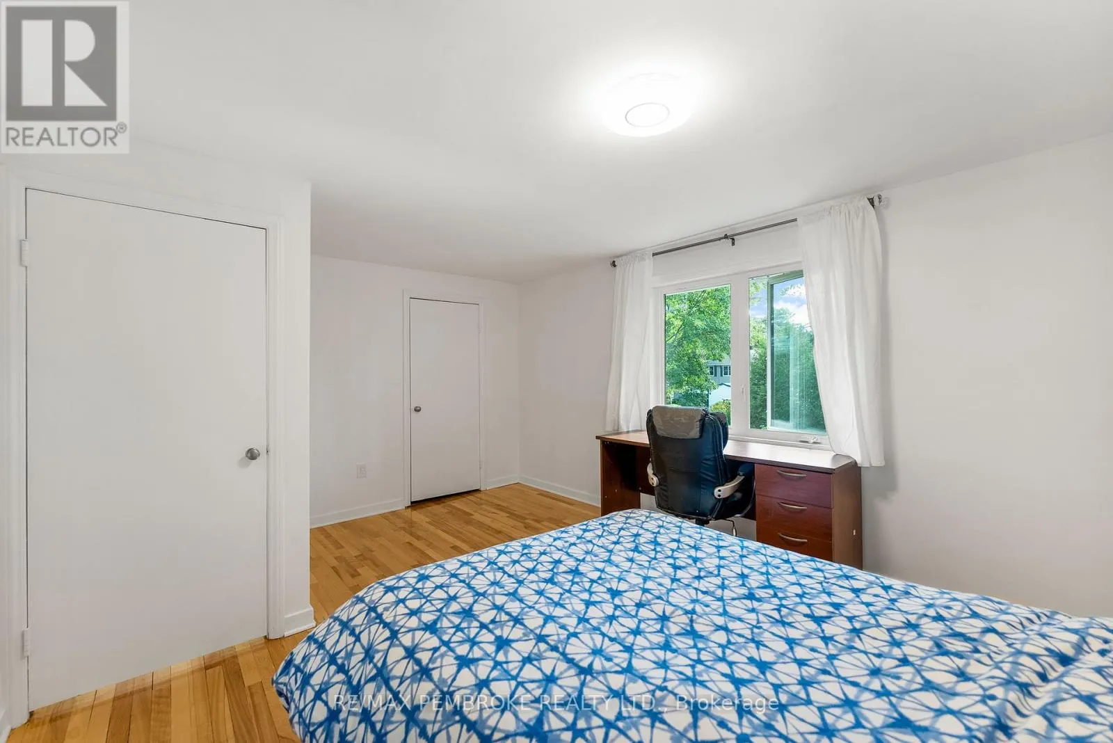 11 FRONTENAC CRESCENT
