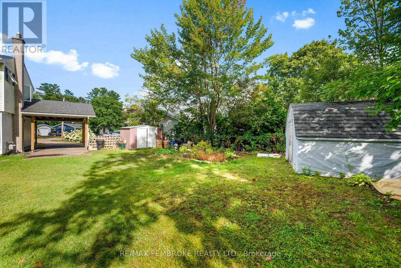 11 FRONTENAC CRESCENT