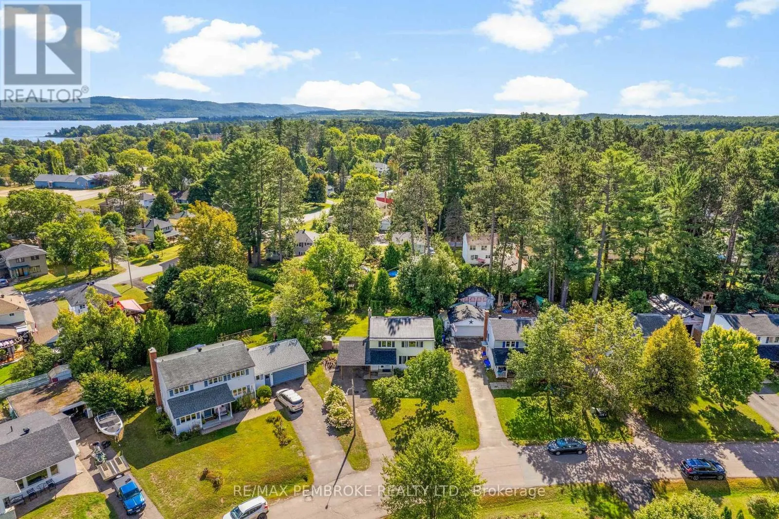 11 FRONTENAC CRESCENT