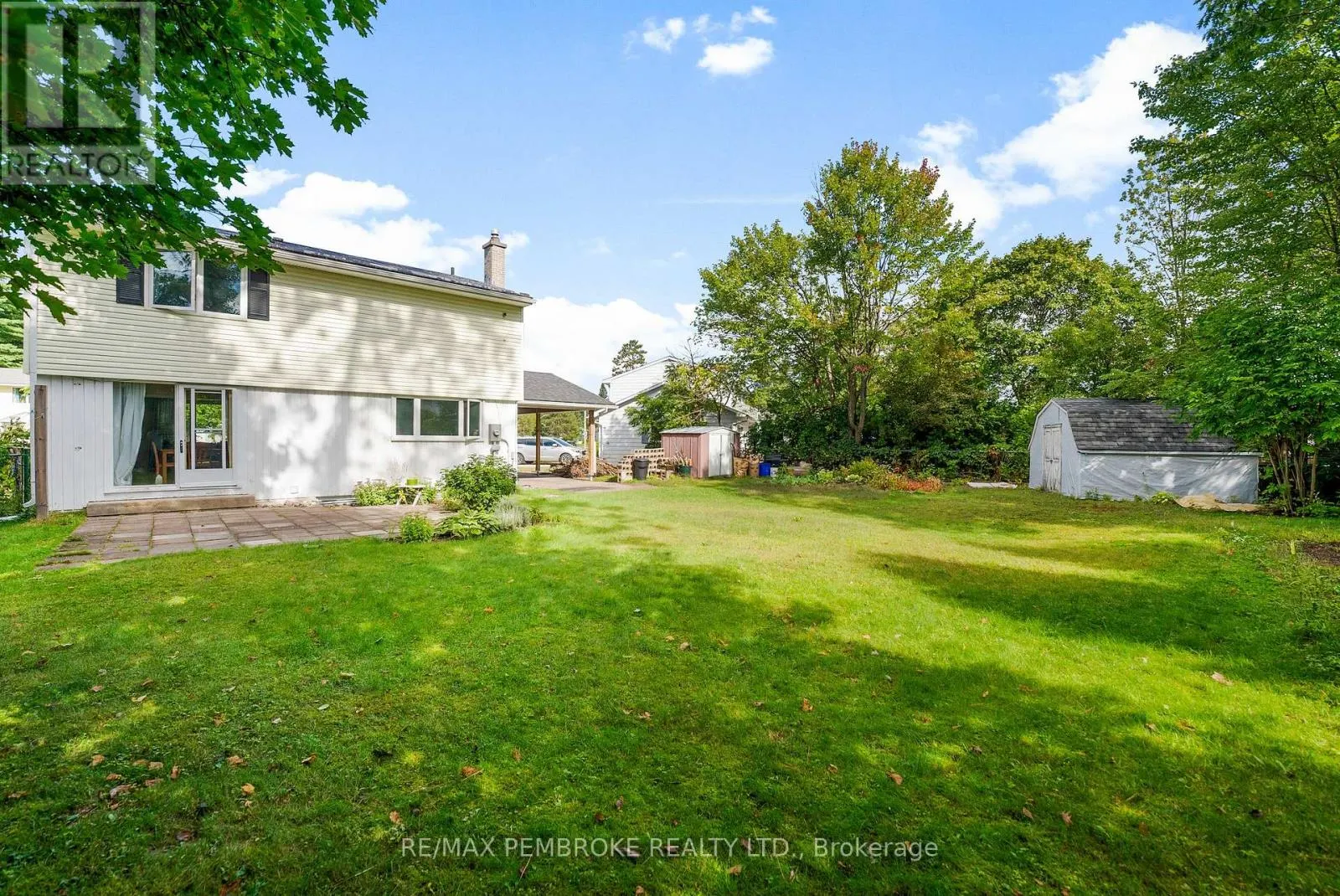 11 FRONTENAC CRESCENT