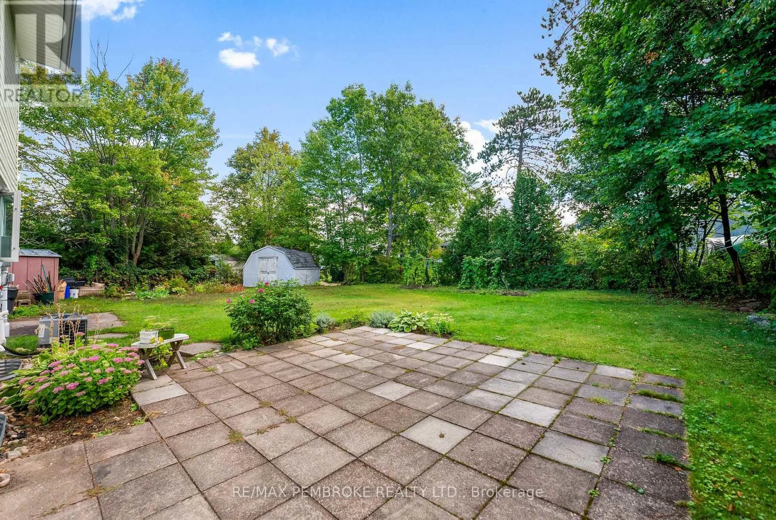 11 FRONTENAC CRESCENT