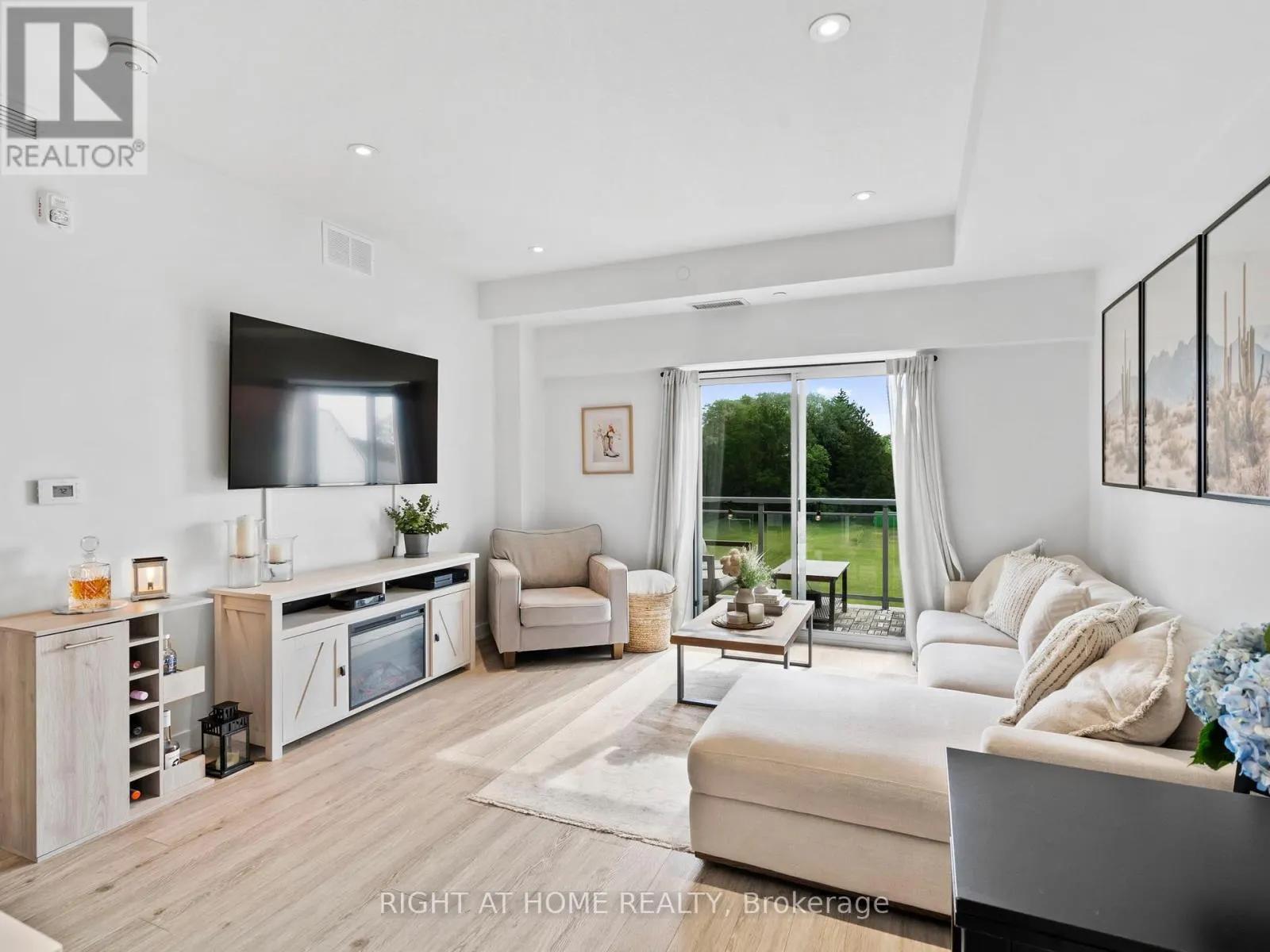 503 - 16 MARKLE CRESCENT