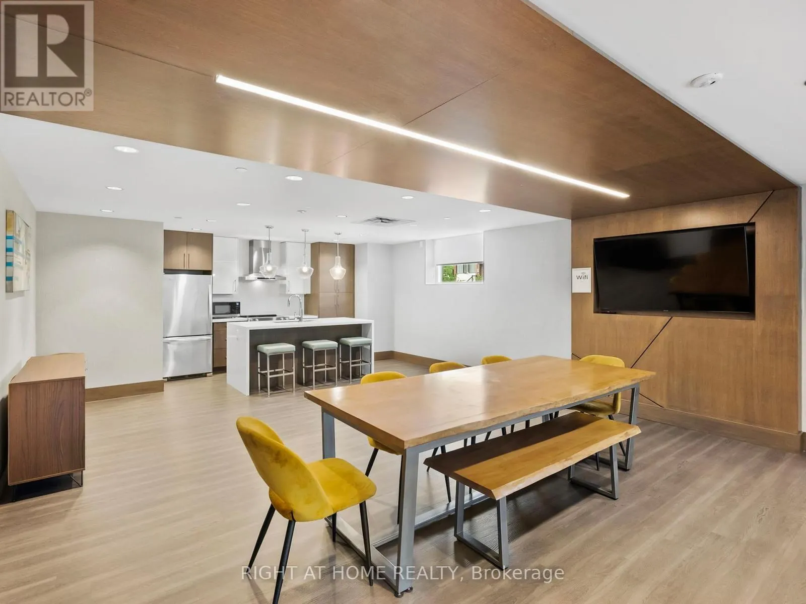 503 - 16 MARKLE CRESCENT