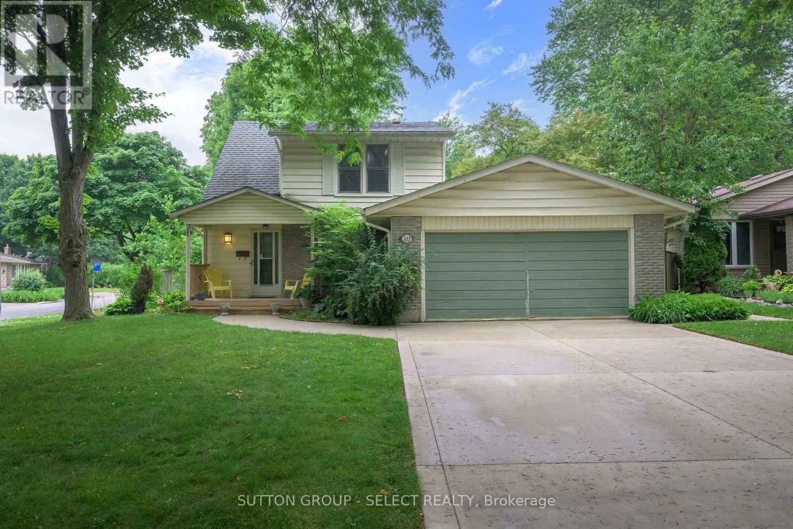 257 EDGEHILL CRESCENT
