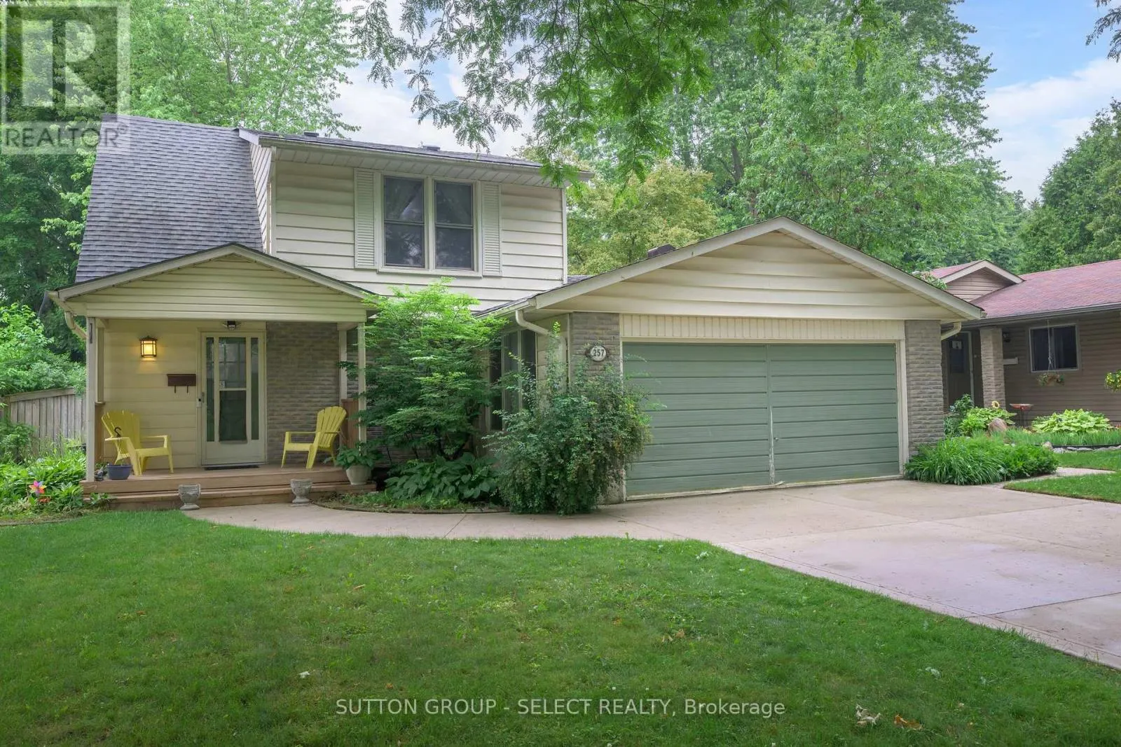 257 EDGEHILL CRESCENT