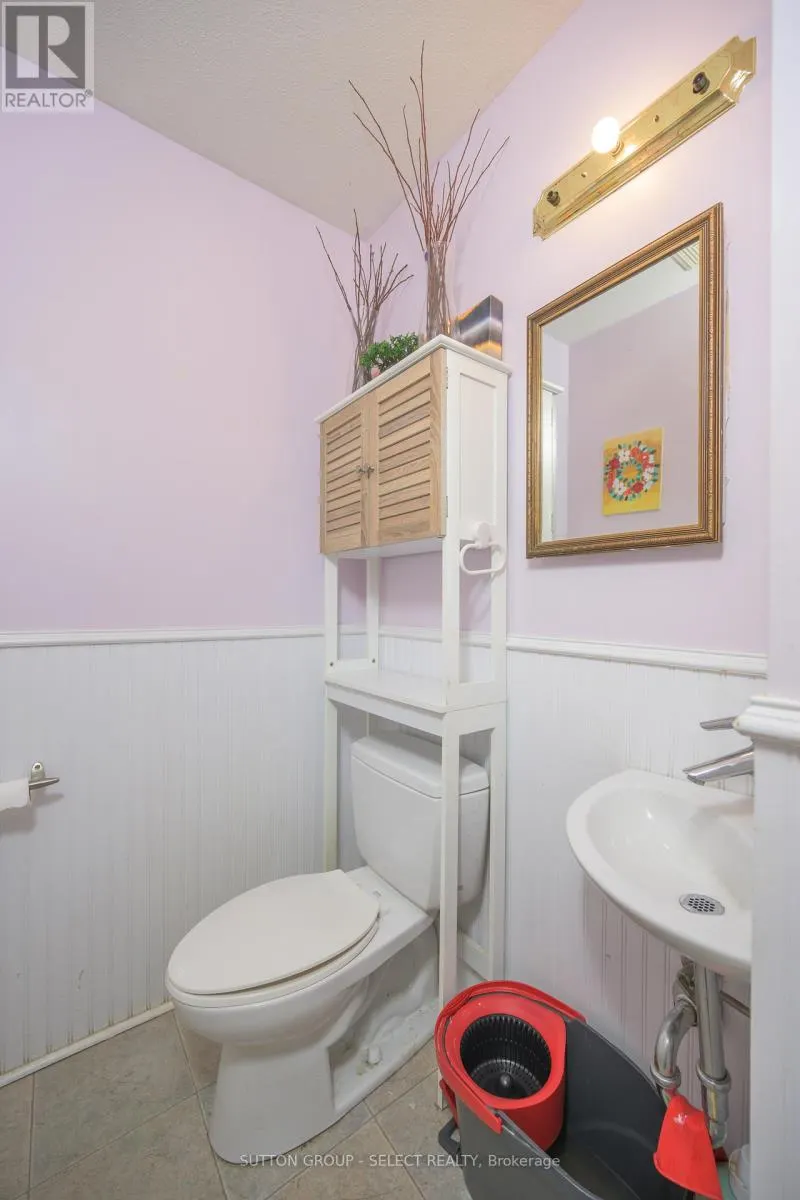 257 EDGEHILL CRESCENT