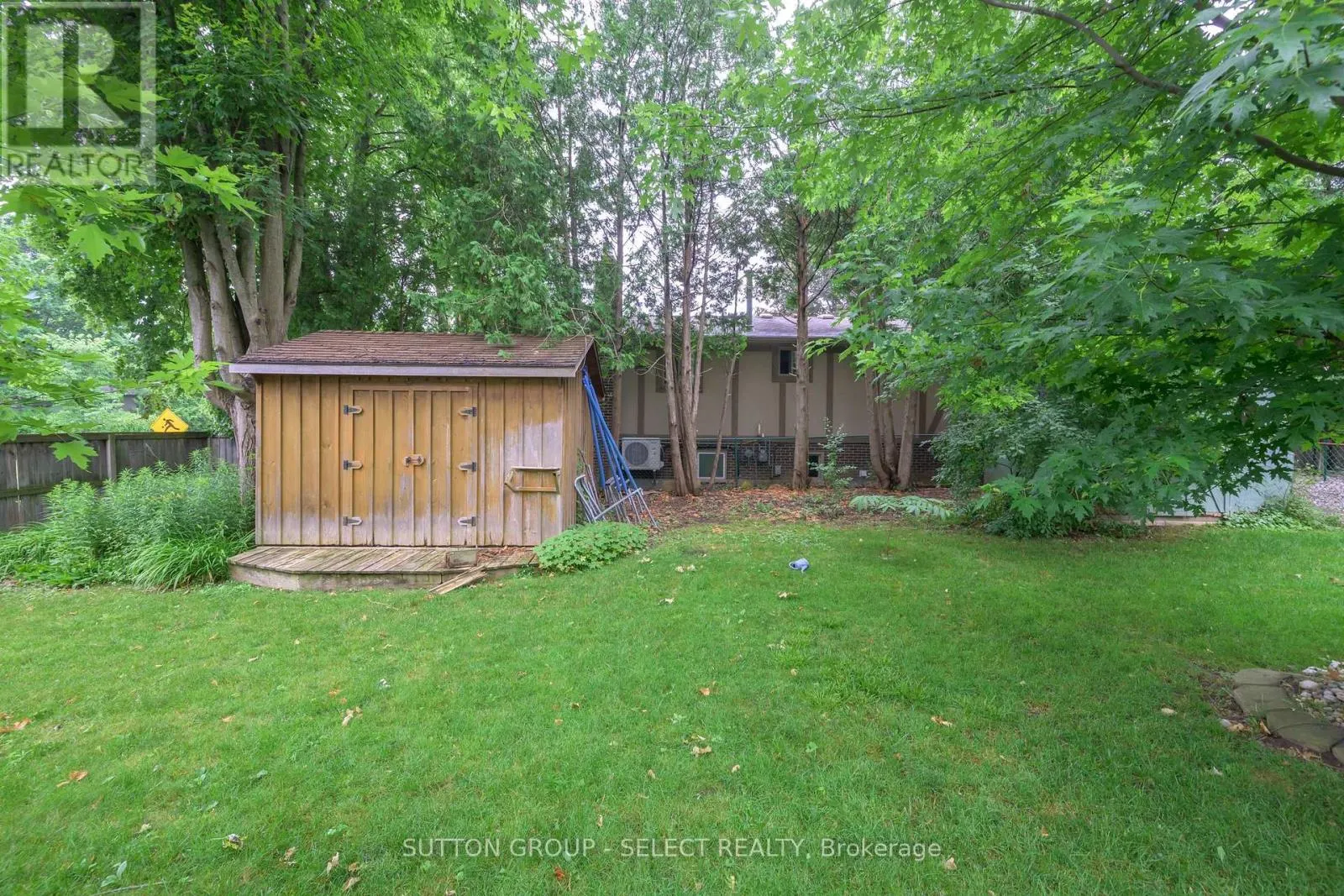 257 EDGEHILL CRESCENT