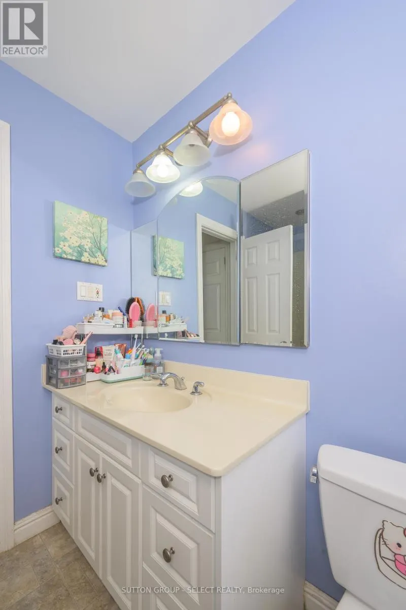 257 EDGEHILL CRESCENT