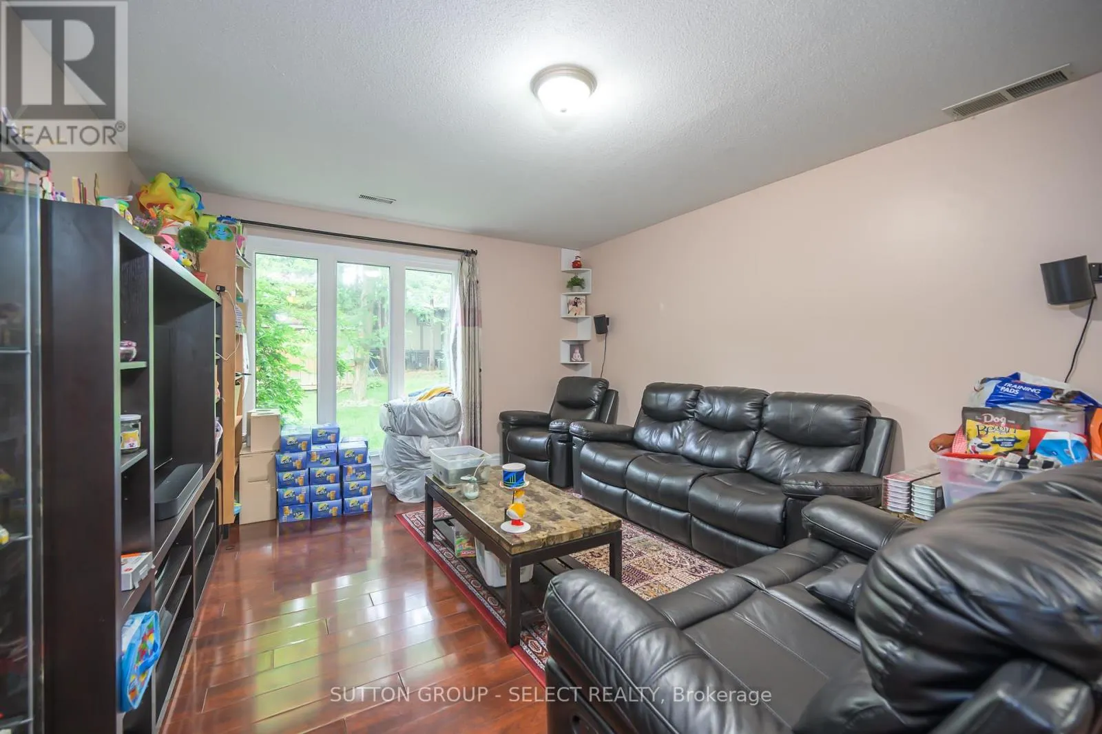 257 EDGEHILL CRESCENT