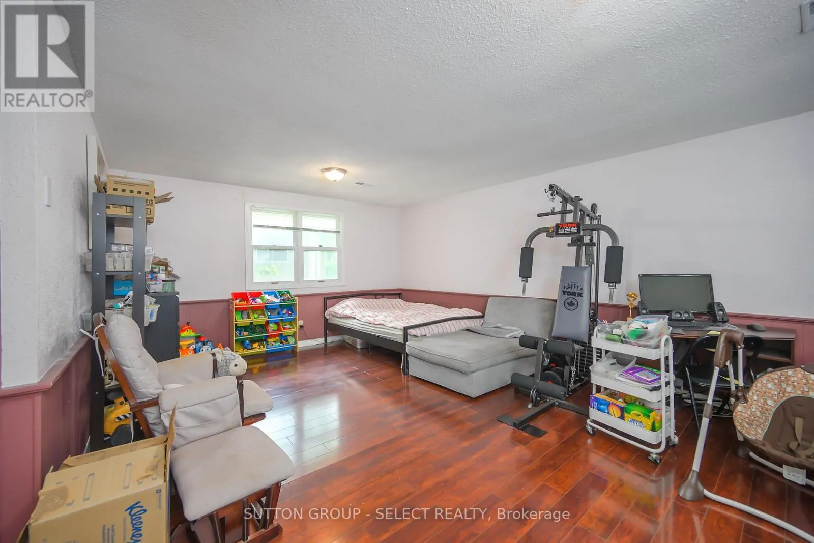 257 EDGEHILL CRESCENT