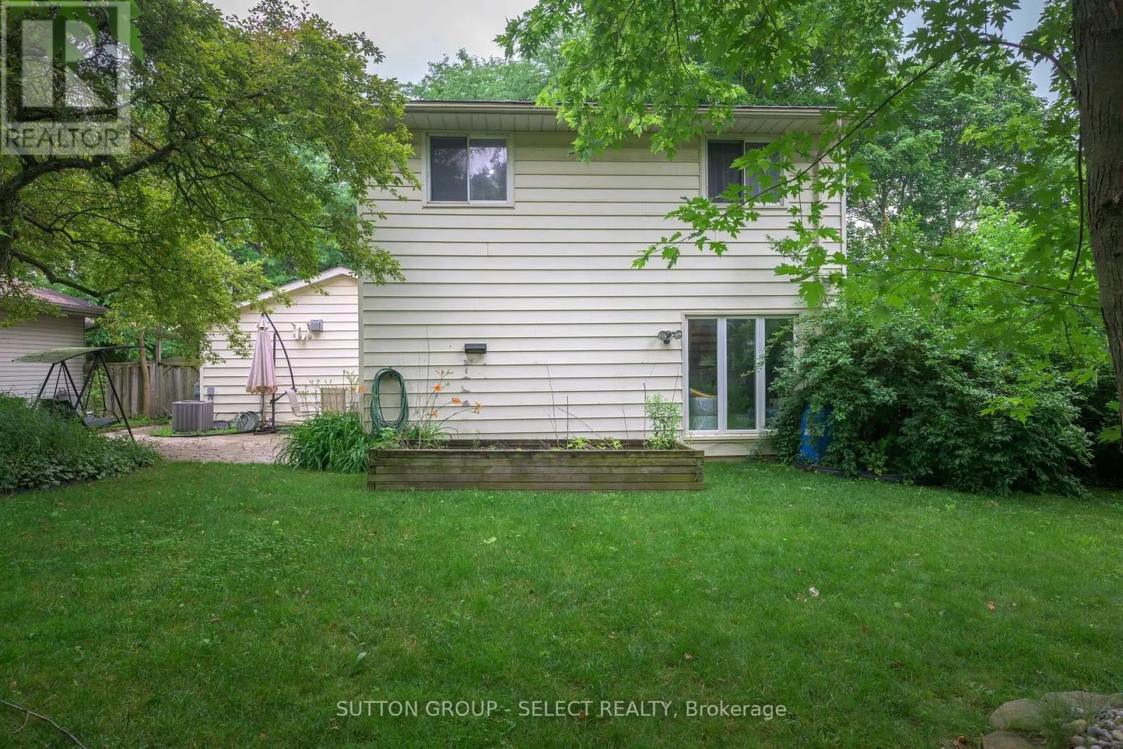 257 EDGEHILL CRESCENT