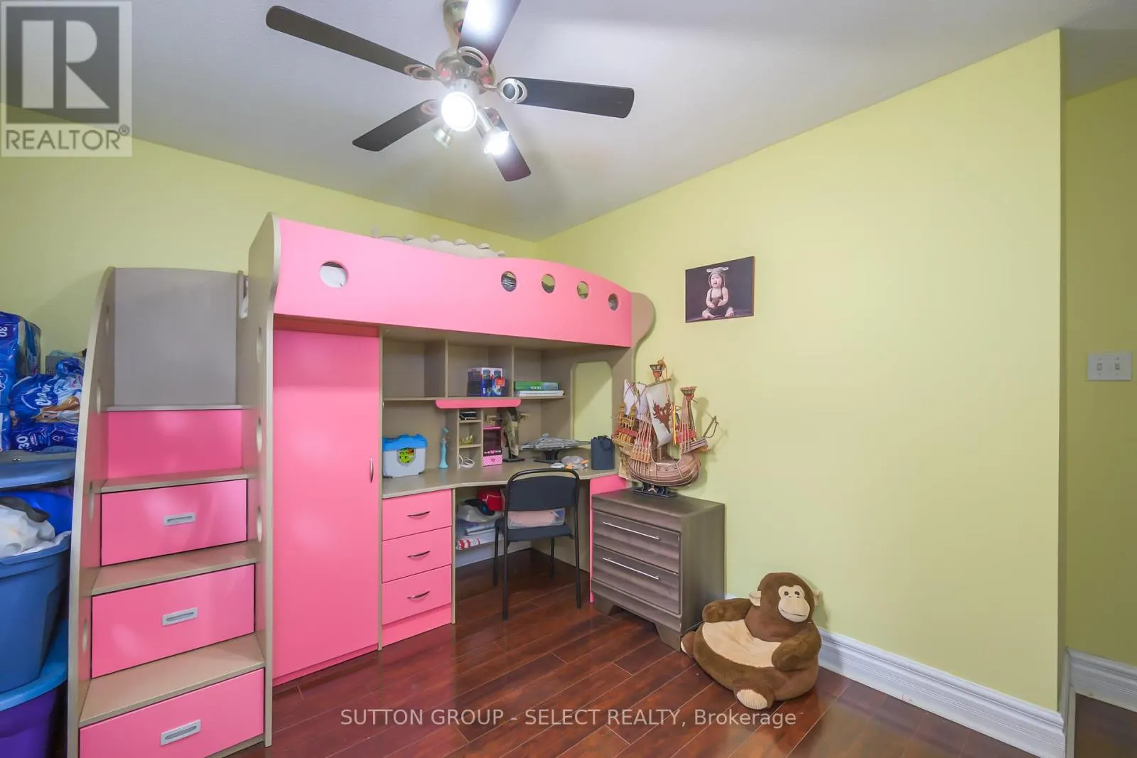 257 EDGEHILL CRESCENT