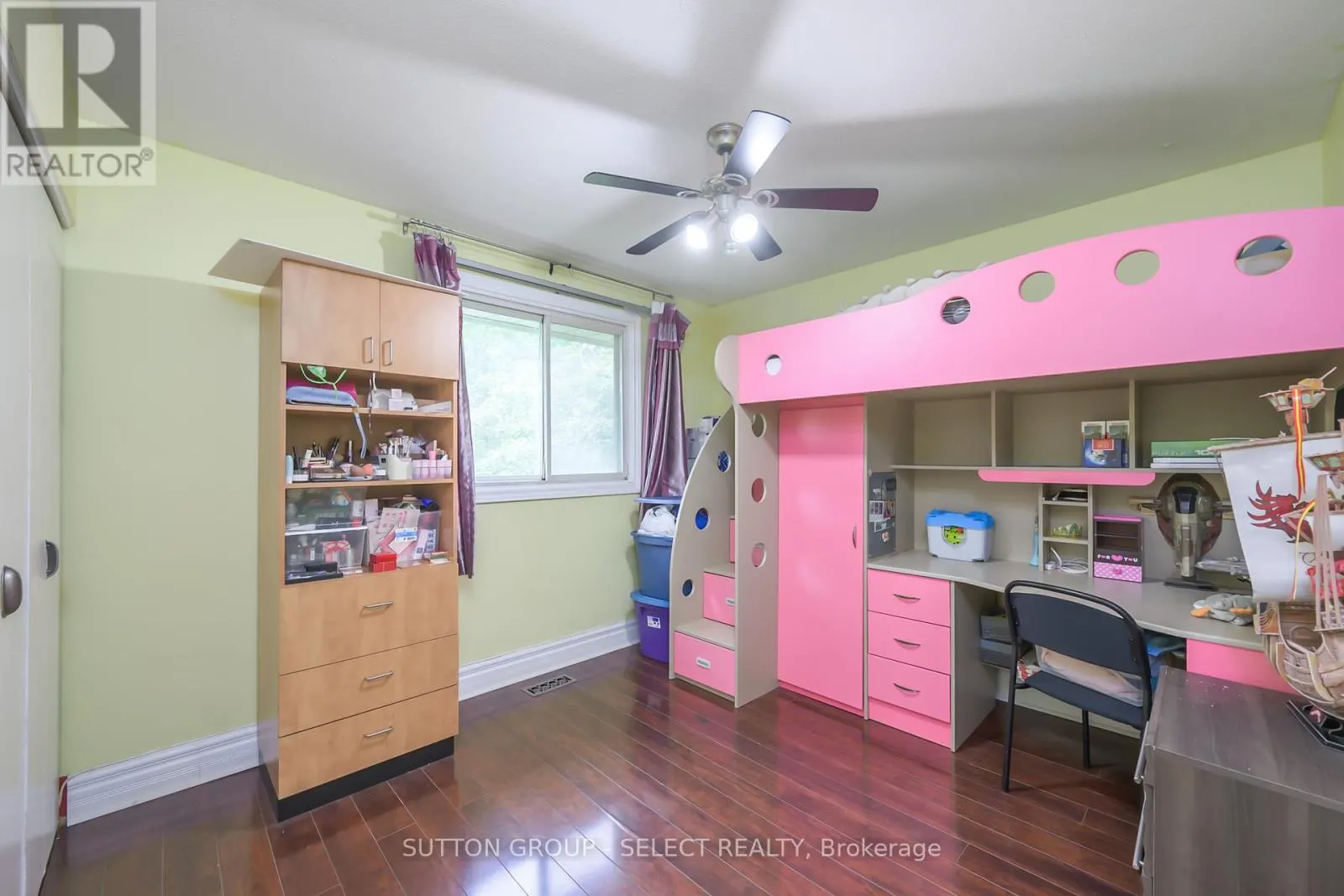 257 EDGEHILL CRESCENT