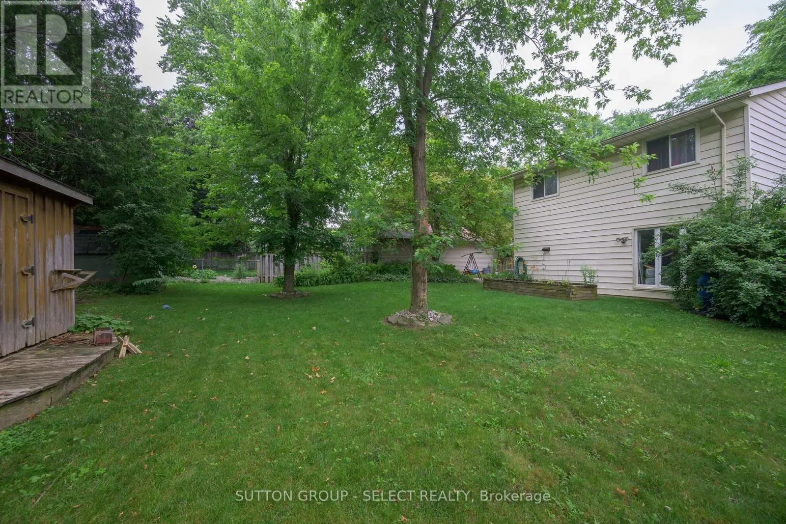 257 EDGEHILL CRESCENT