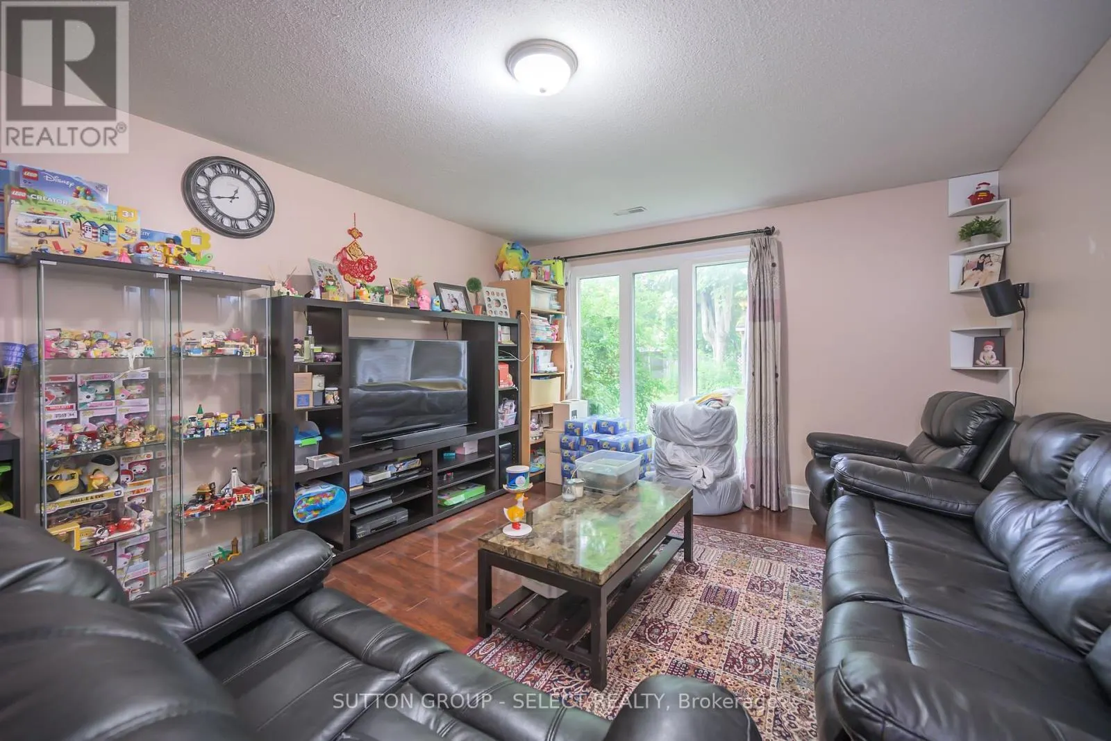 257 EDGEHILL CRESCENT