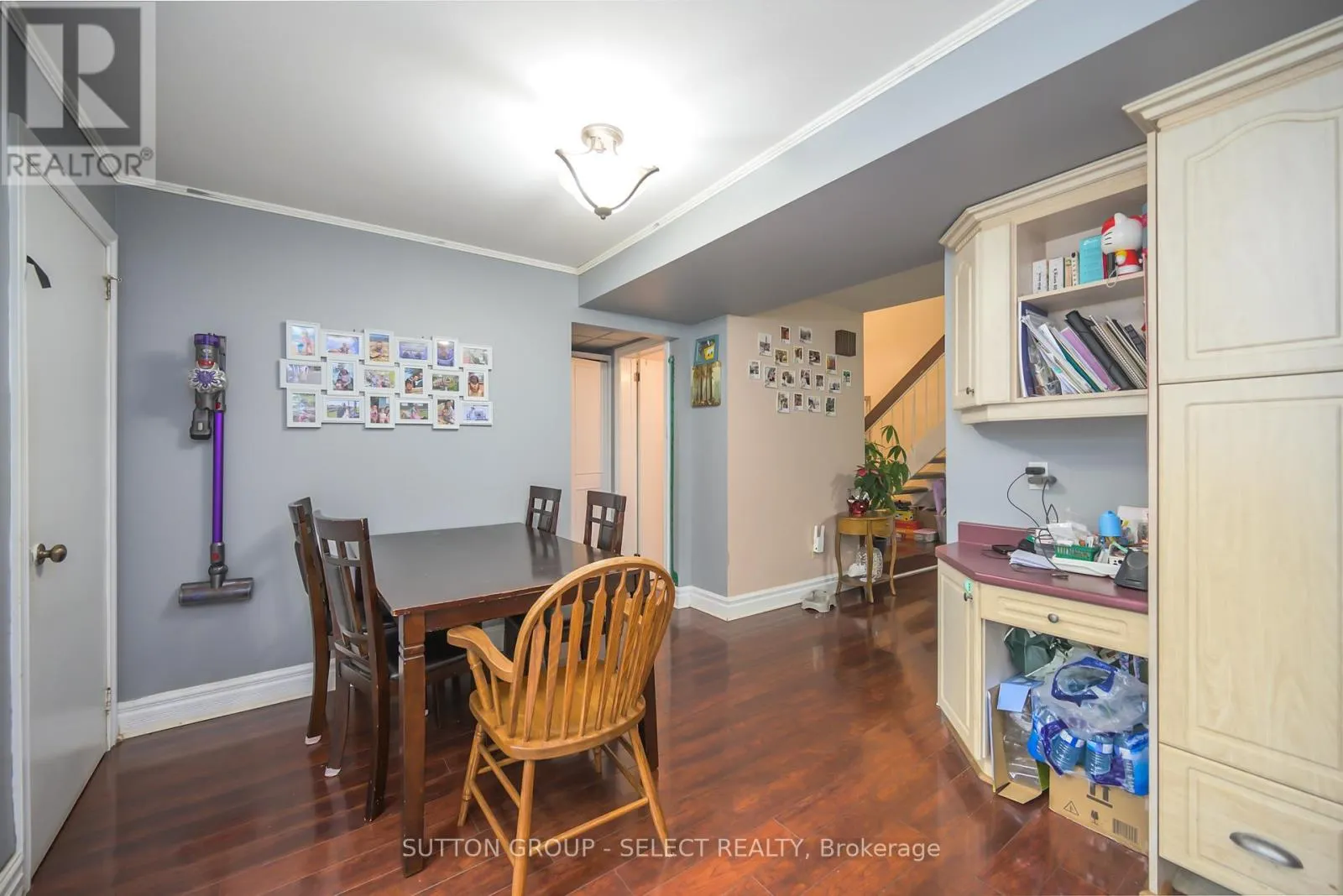 257 EDGEHILL CRESCENT