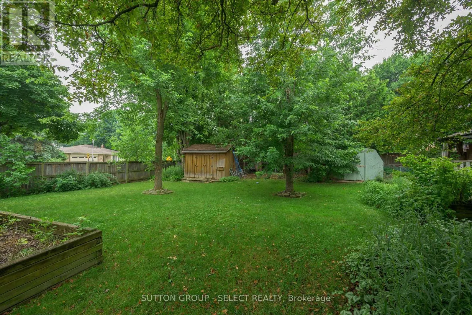 257 EDGEHILL CRESCENT
