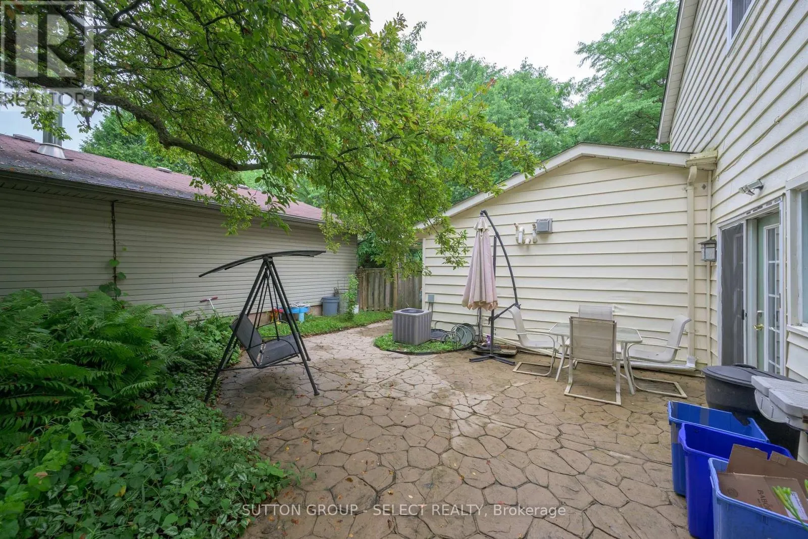 257 EDGEHILL CRESCENT